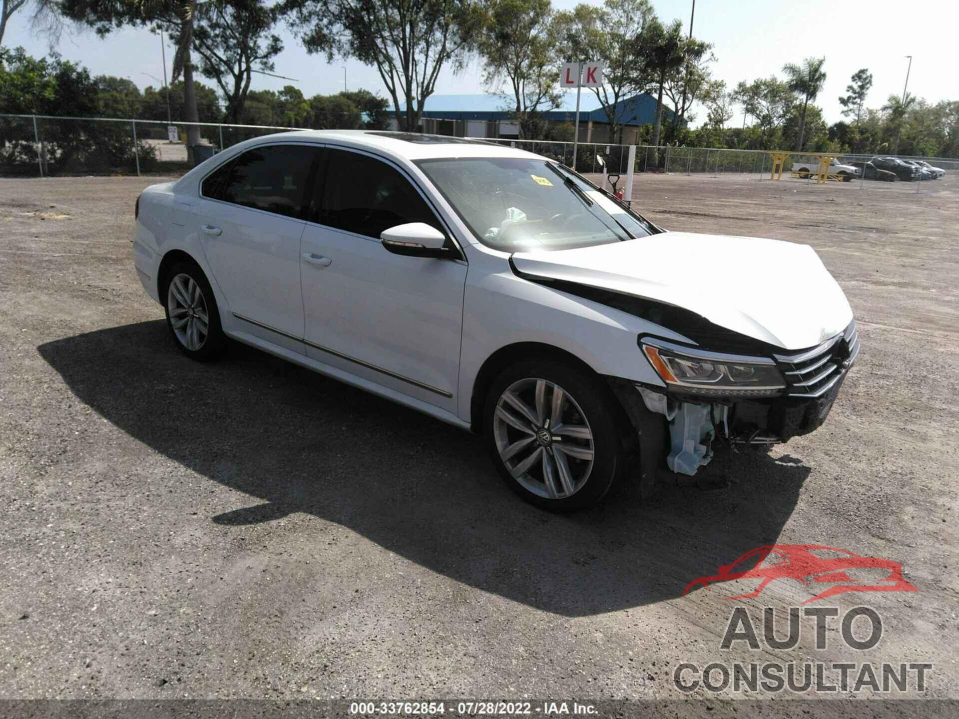 VOLKSWAGEN PASSAT 2017 - 1VWGT7A33HC027353
