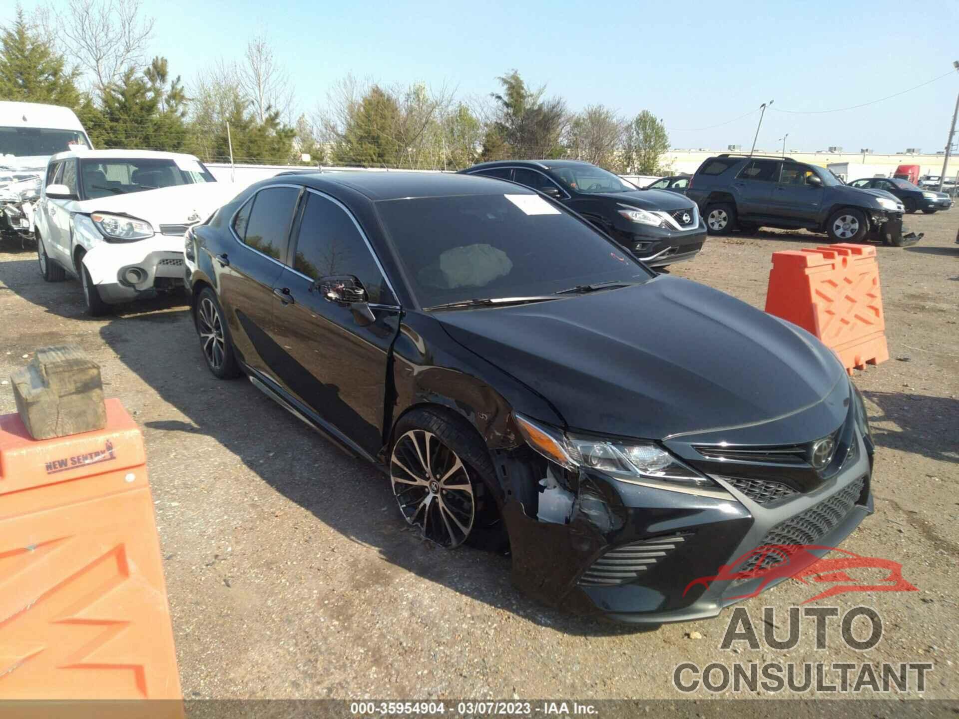 TOYOTA CAMRY 2018 - 4T1B11HK5JU110758