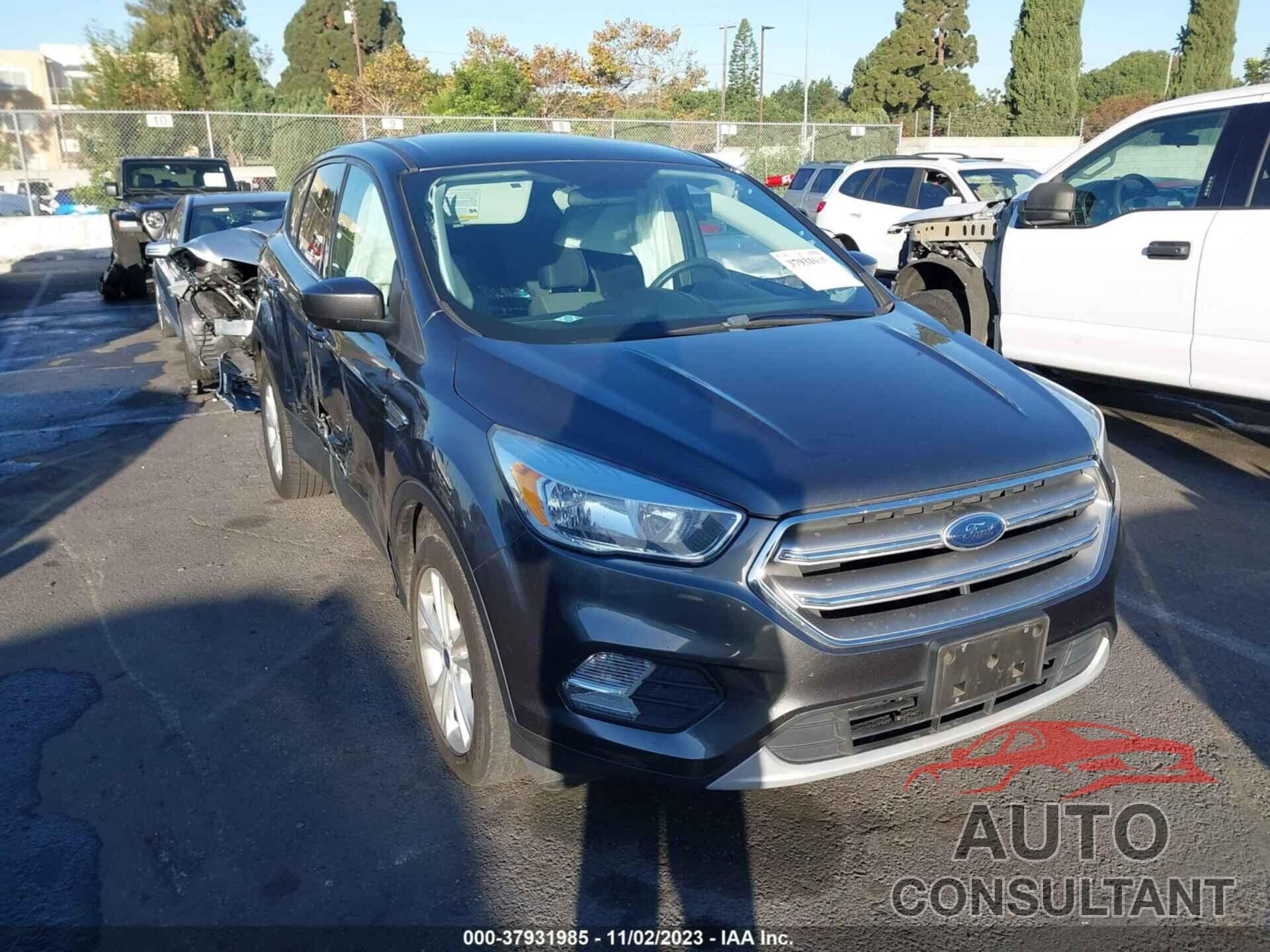 FORD ESCAPE 2017 - 1FMCU0GD5HUF08460