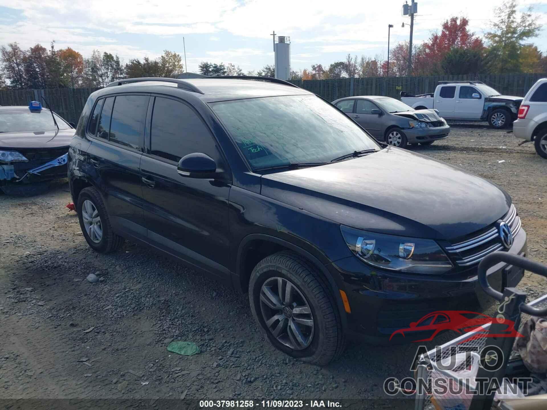 VOLKSWAGEN TIGUAN 2017 - WVGAV7AX9HK000830