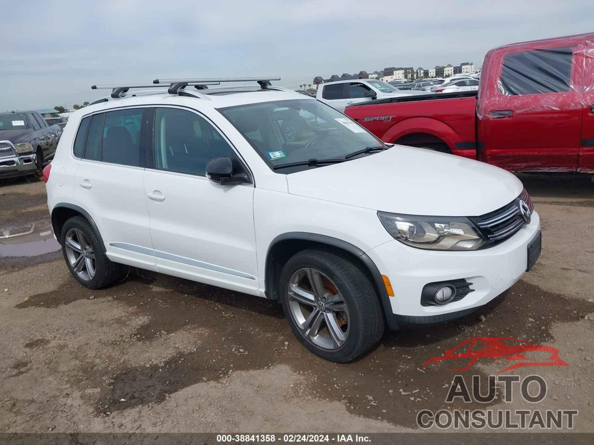 VOLKSWAGEN TIGUAN 2017 - WVGUV7AX2HK029115