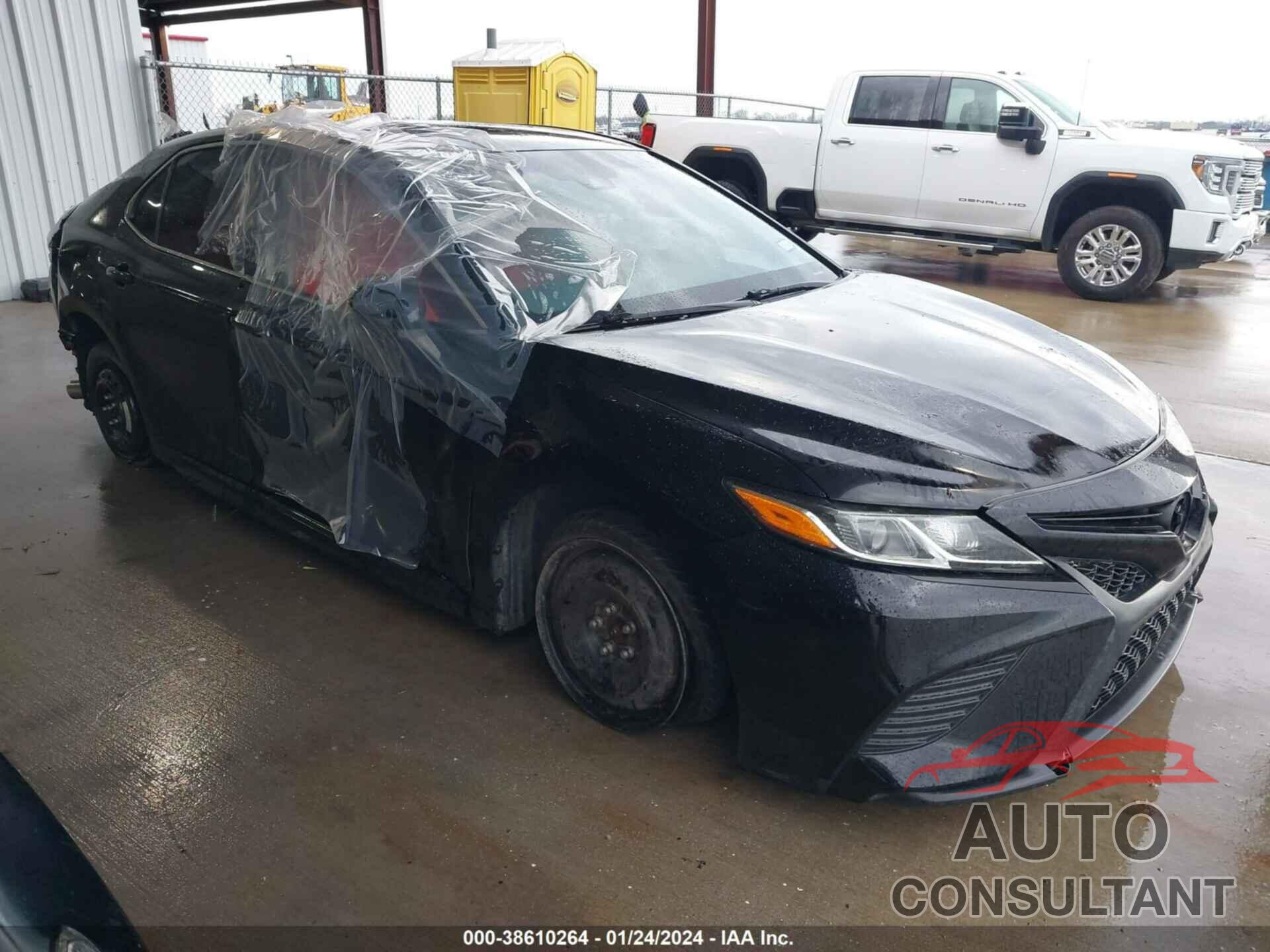 TOYOTA CAMRY 2018 - 4T1B11HK3JU141586