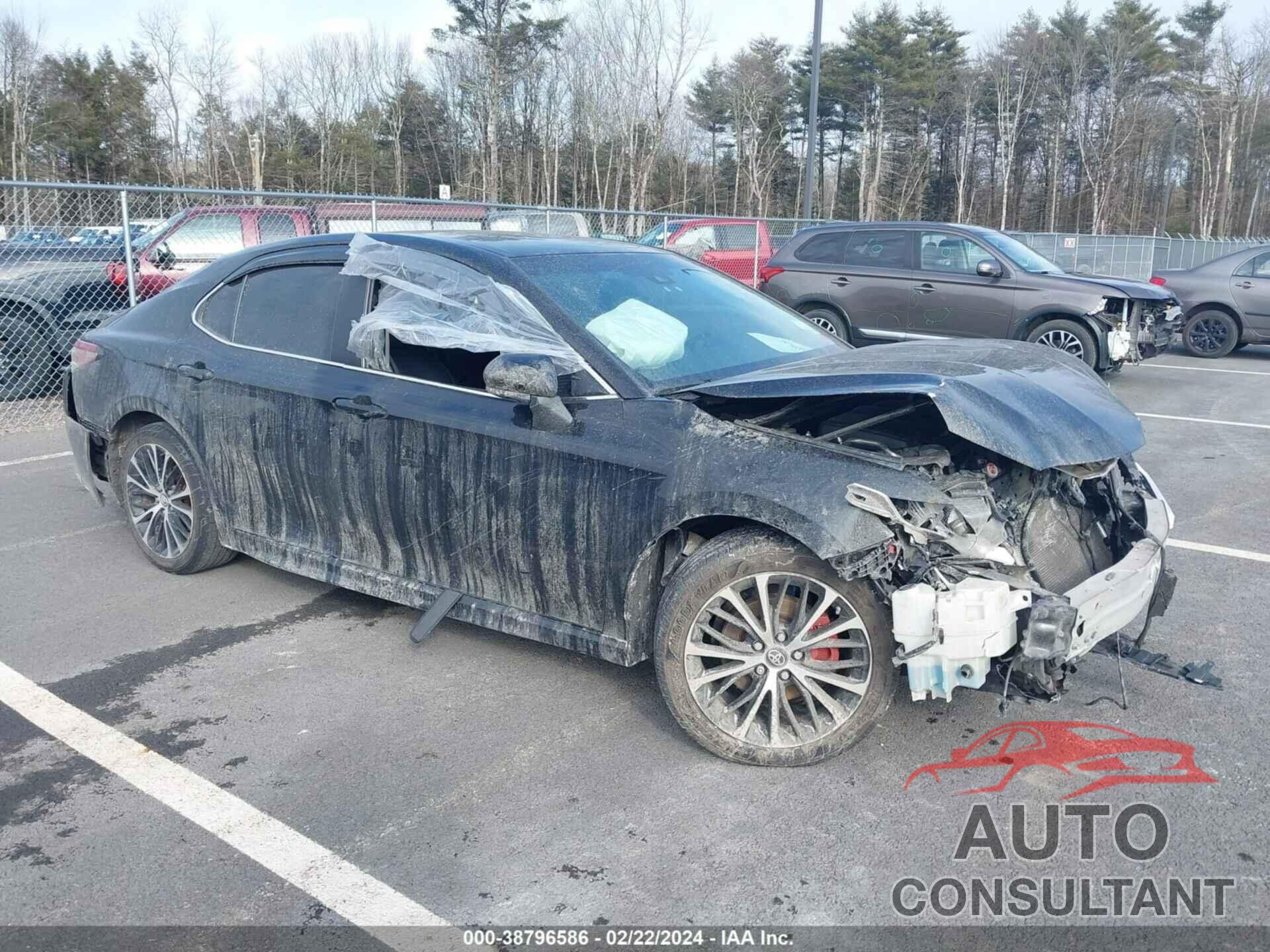 TOYOTA CAMRY 2018 - 4T1B11HK3JU044436