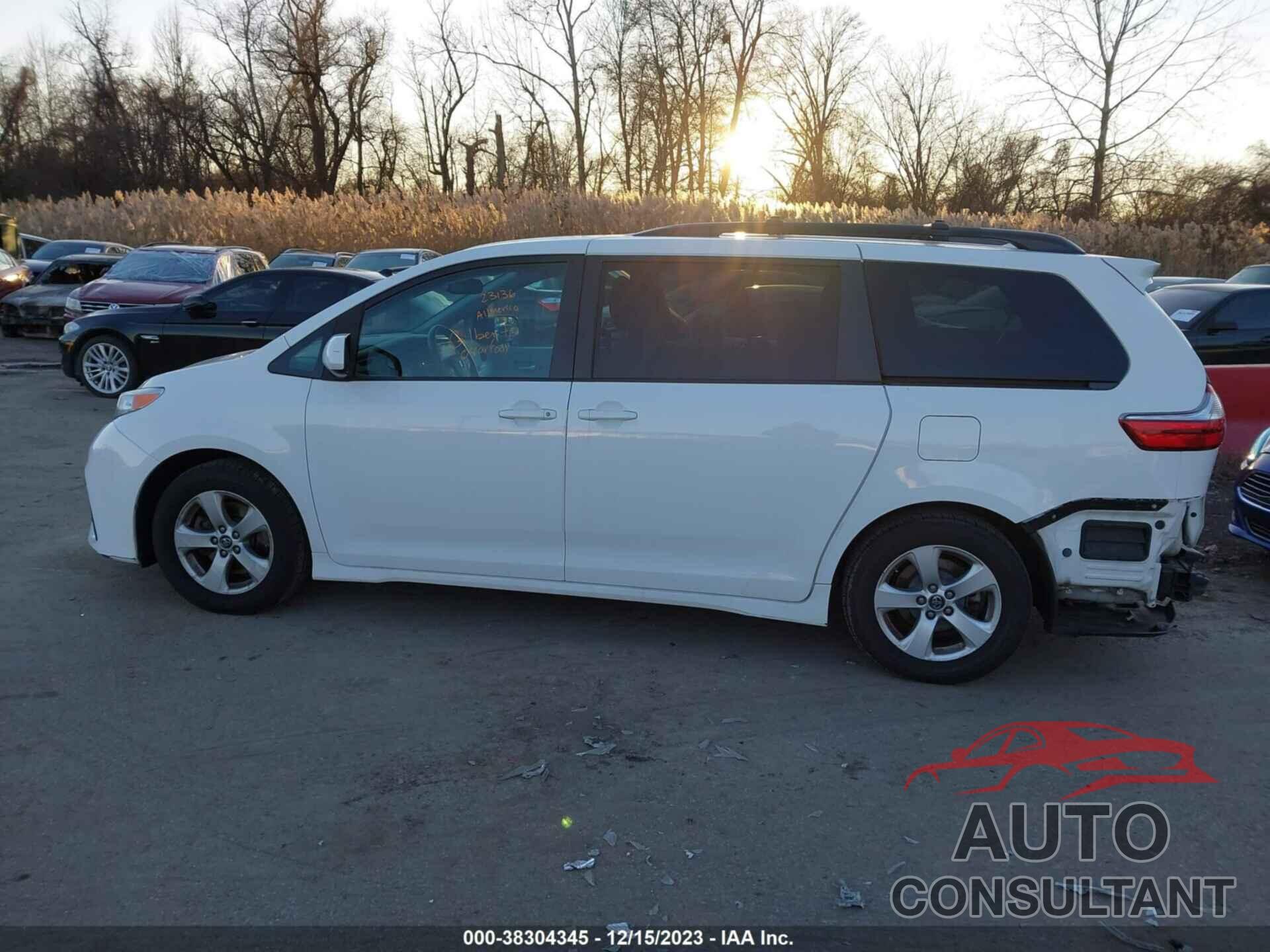 TOYOTA SIENNA 2018 - 5TDKZ3DC9JS933494