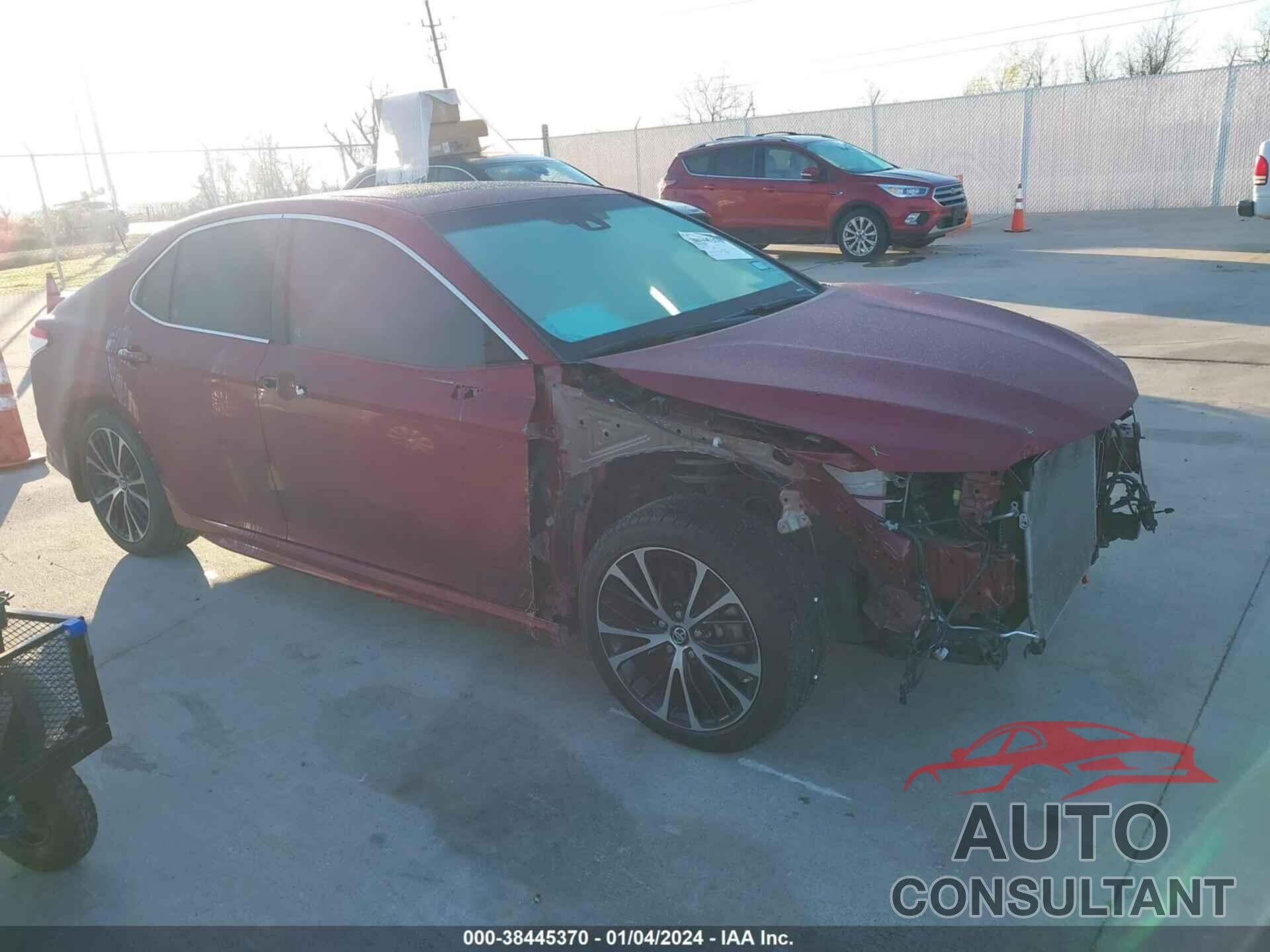 TOYOTA CAMRY 2018 - 4T1B11HK1JU635462