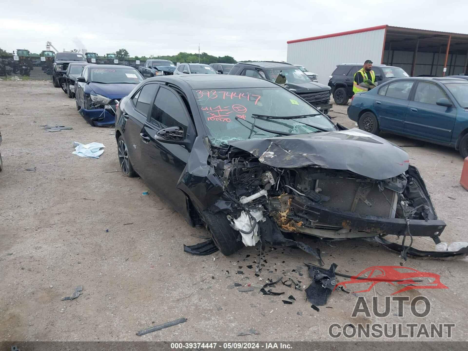 TOYOTA COROLLA 2018 - 5YFBURHE9JP760999