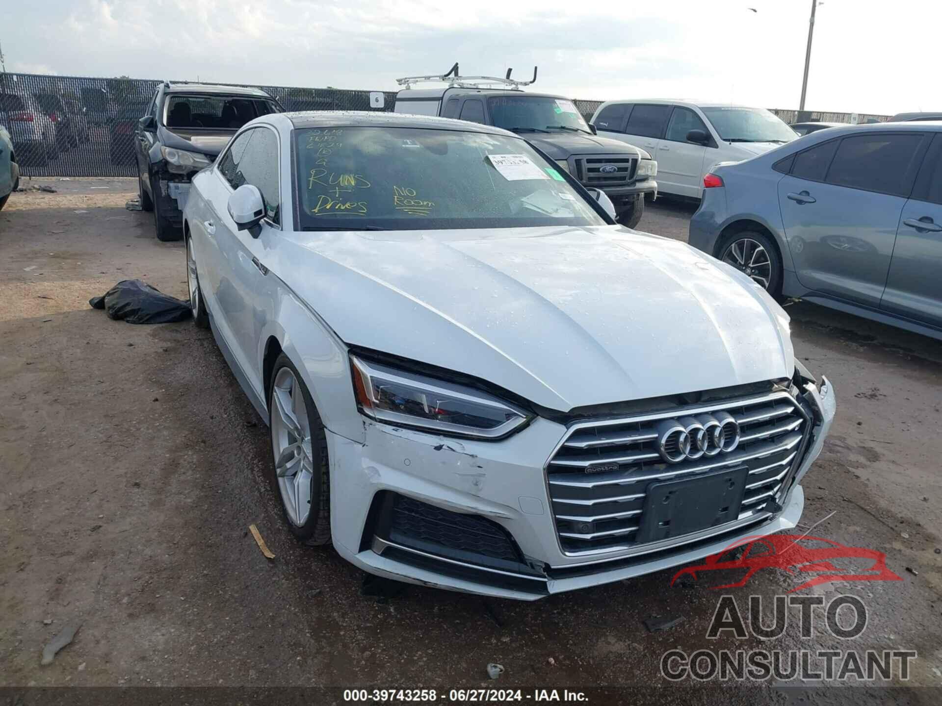 AUDI A5 2018 - WAUTNAF54JA010997