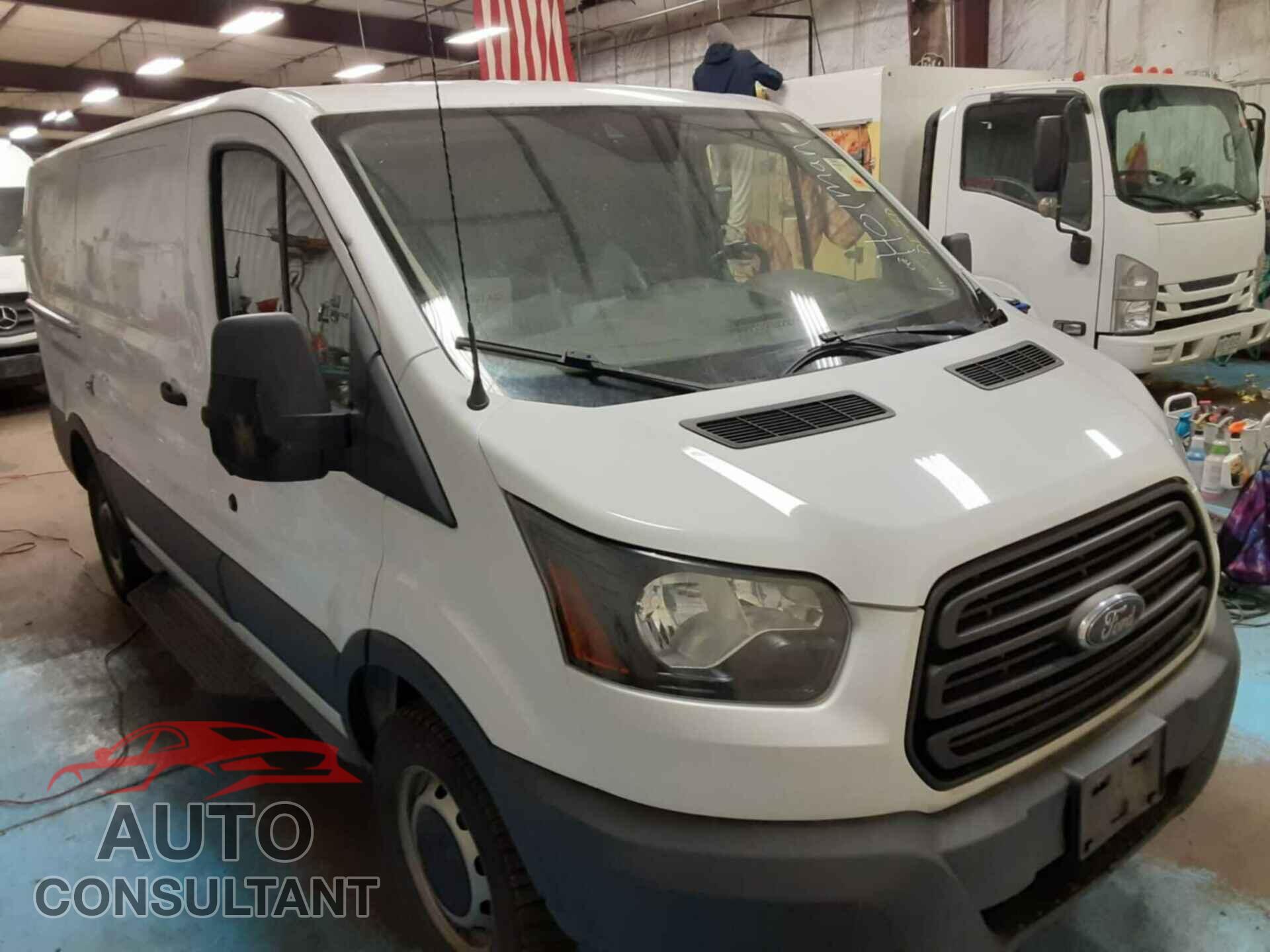 FORD TRANSIT-250 2017 - 1FTYR1YM0HKB49577