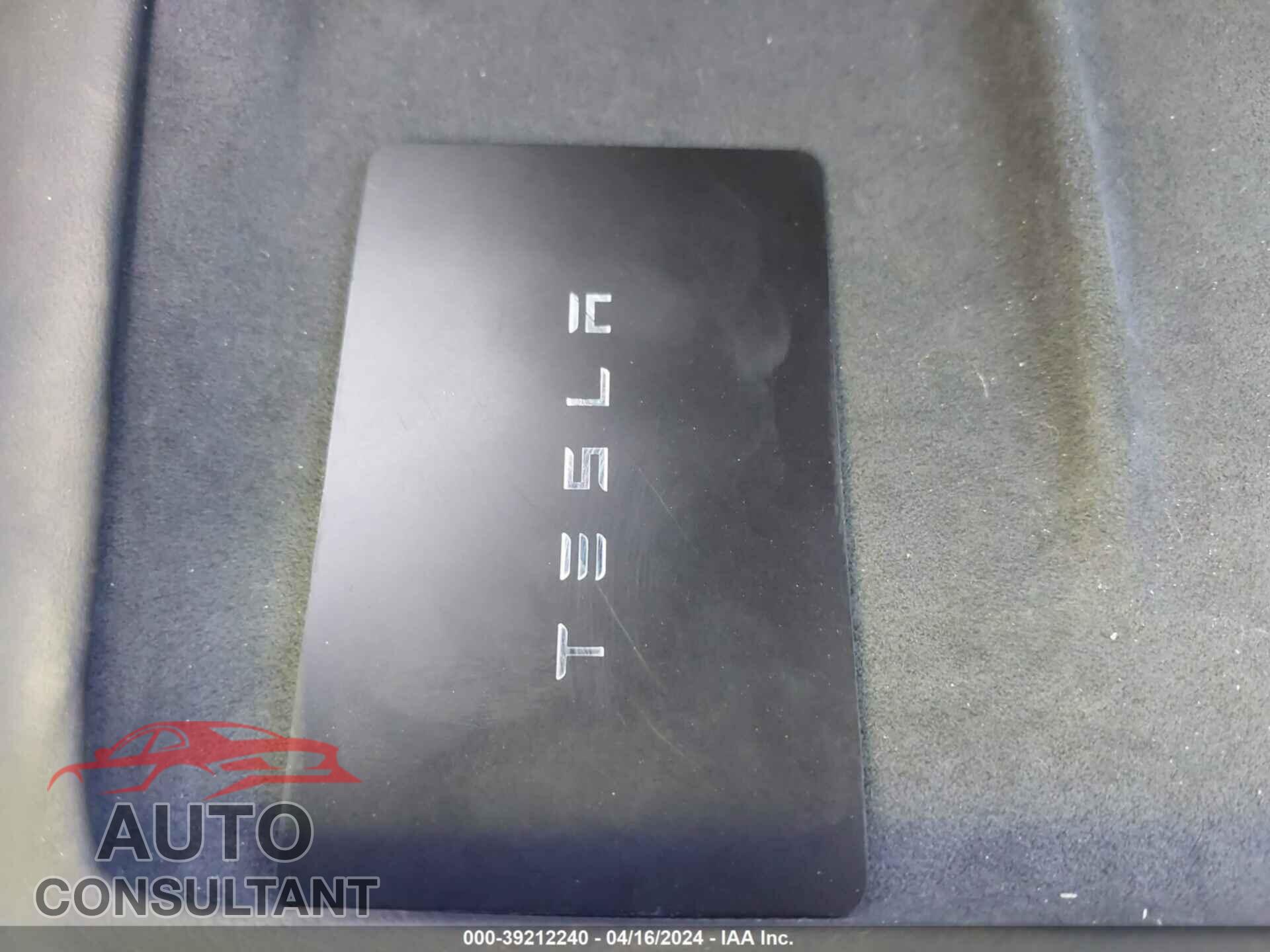 TESLA MODEL 3 2024 - 5YJ3E1EA7RF728452
