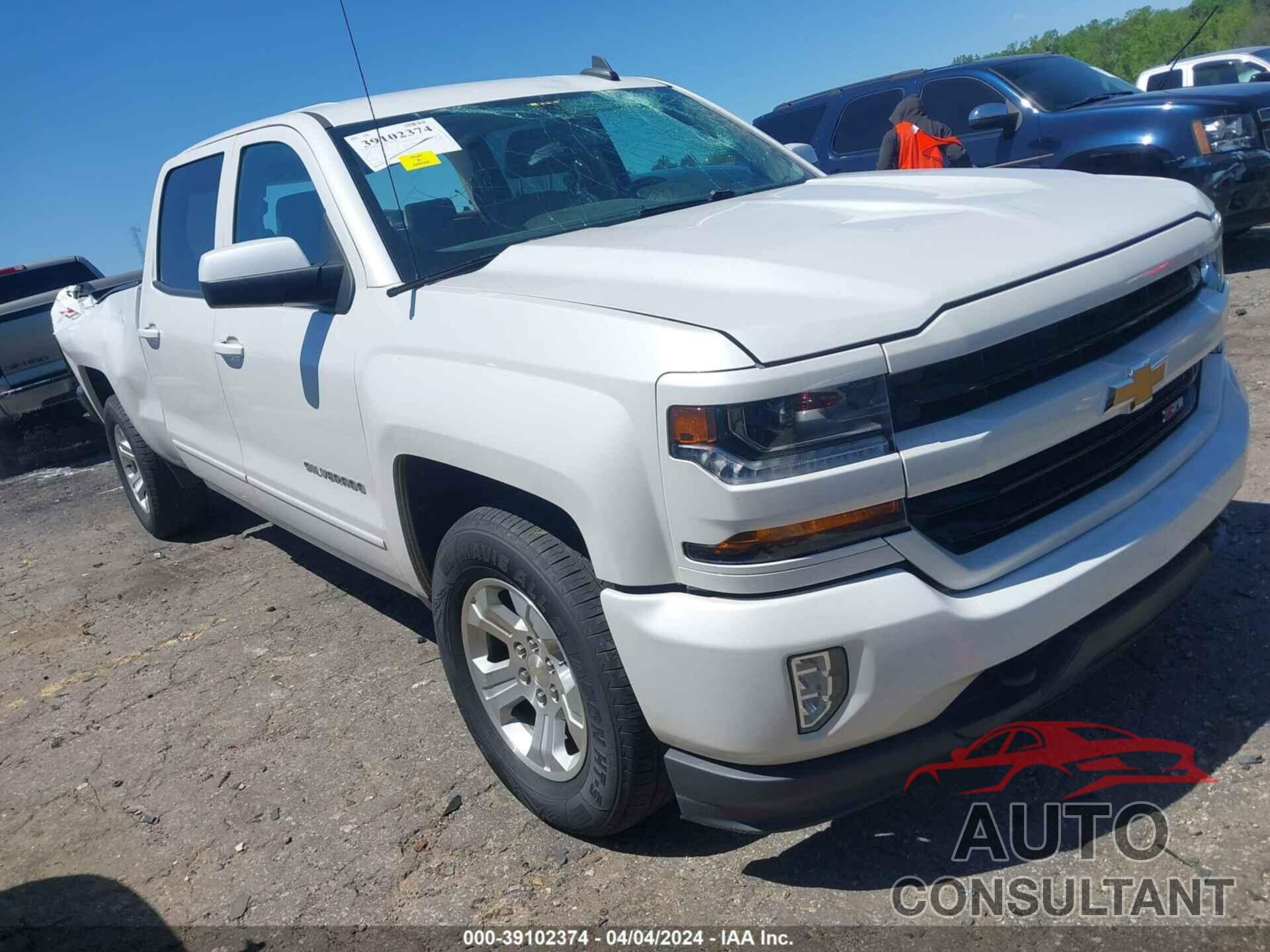 CHEVROLET SILVERADO 1500 2018 - 3GCUKREC8JG453010