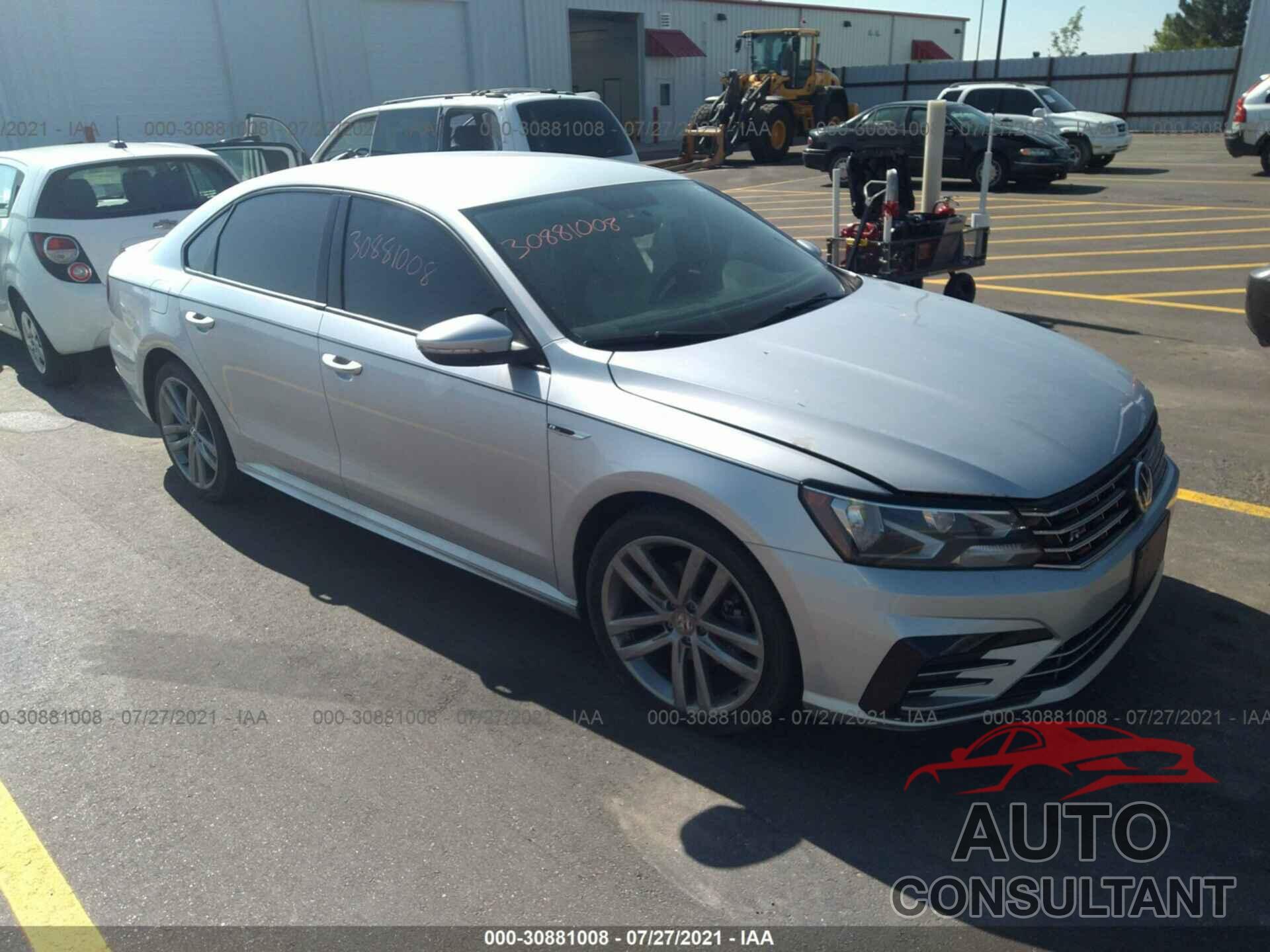 VOLKSWAGEN PASSAT 2018 - 1VWAA7A30JC029076
