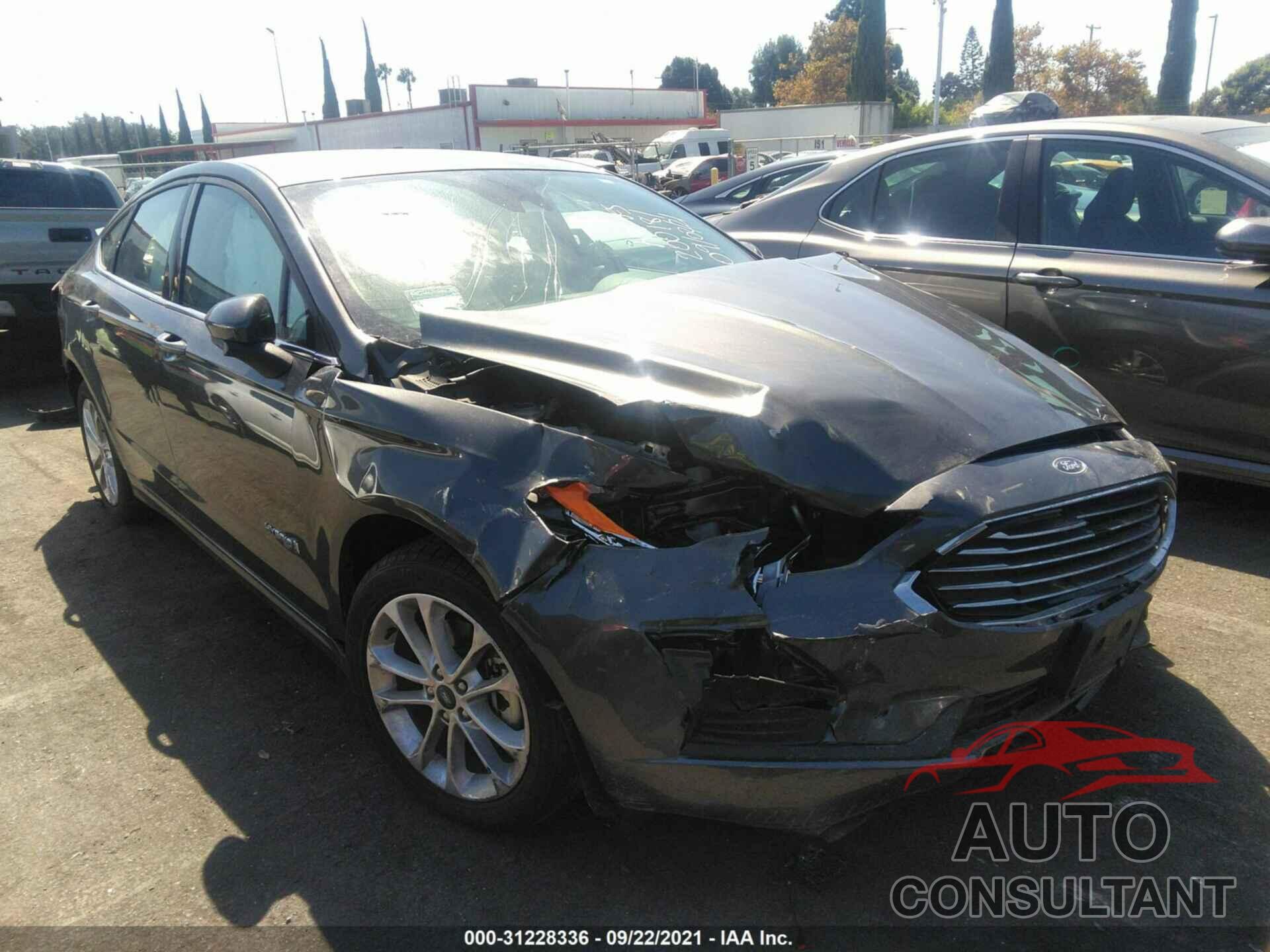 FORD FUSION HYBRID 2019 - 3FA6P0LU2KR200181