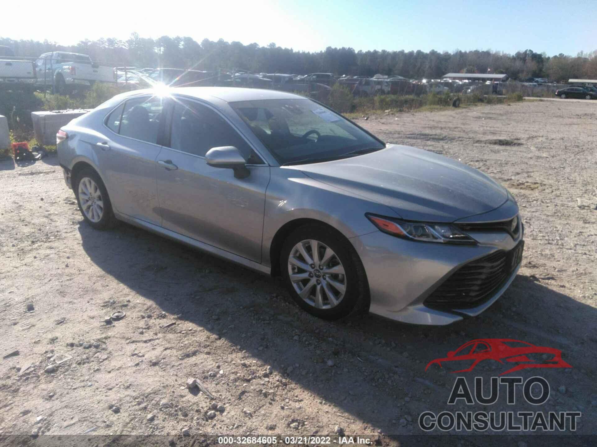 TOYOTA CAMRY 2018 - 4T1B11HK8JU081658