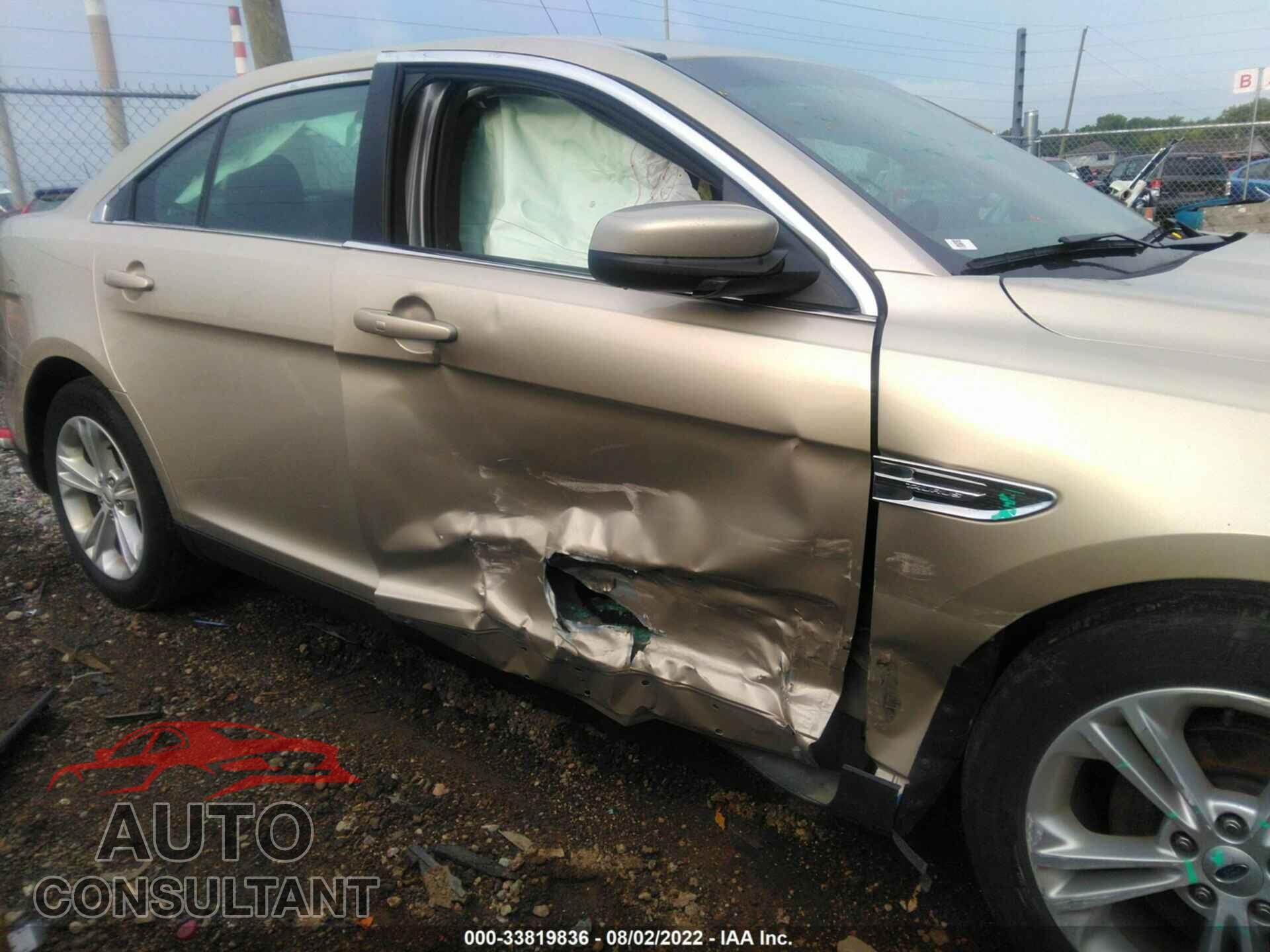 FORD TAURUS 2018 - 1FAHP2E81JG143210