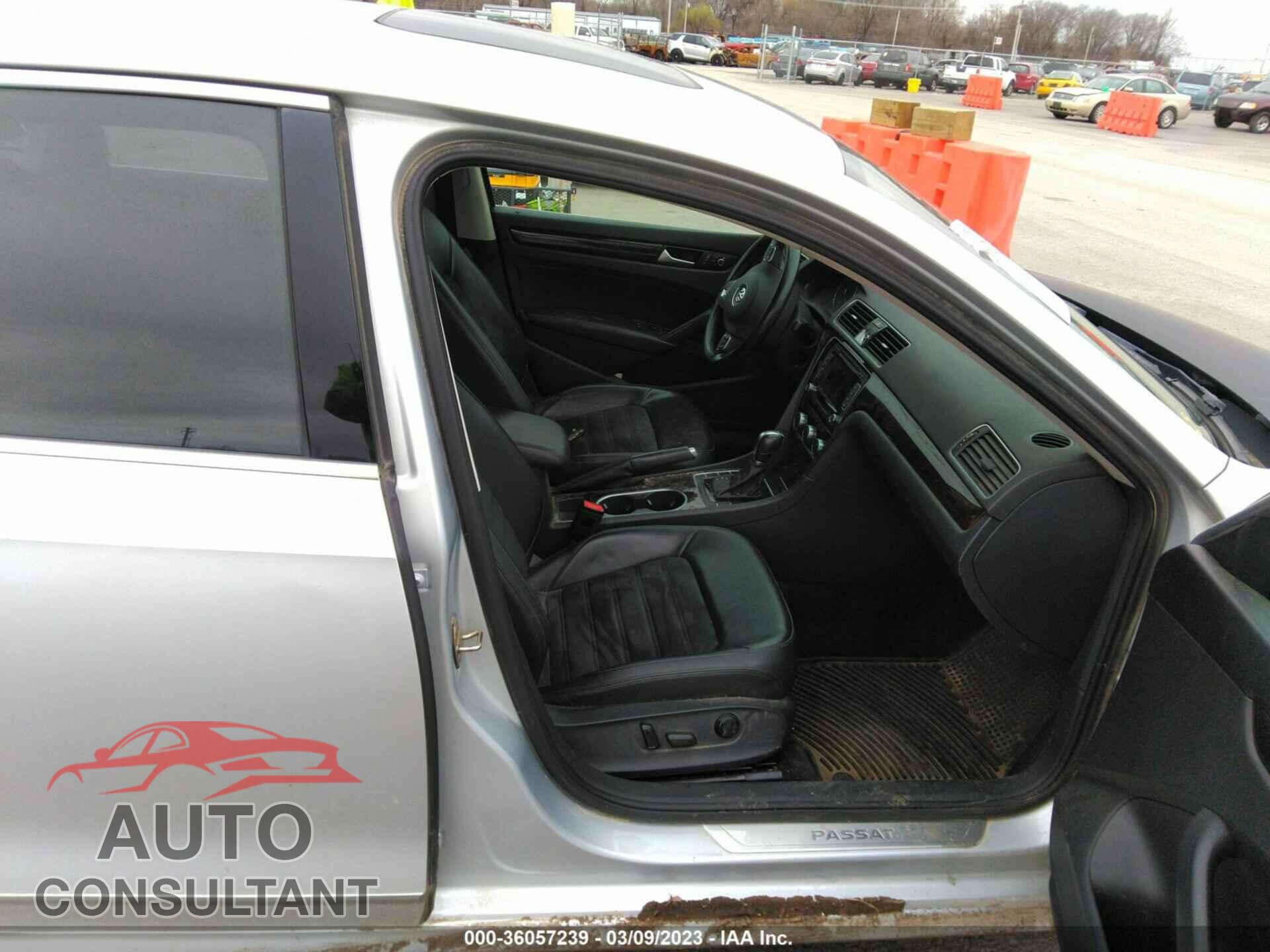 VOLKSWAGEN PASSAT 2015 - 1VWCV7A36FC070848