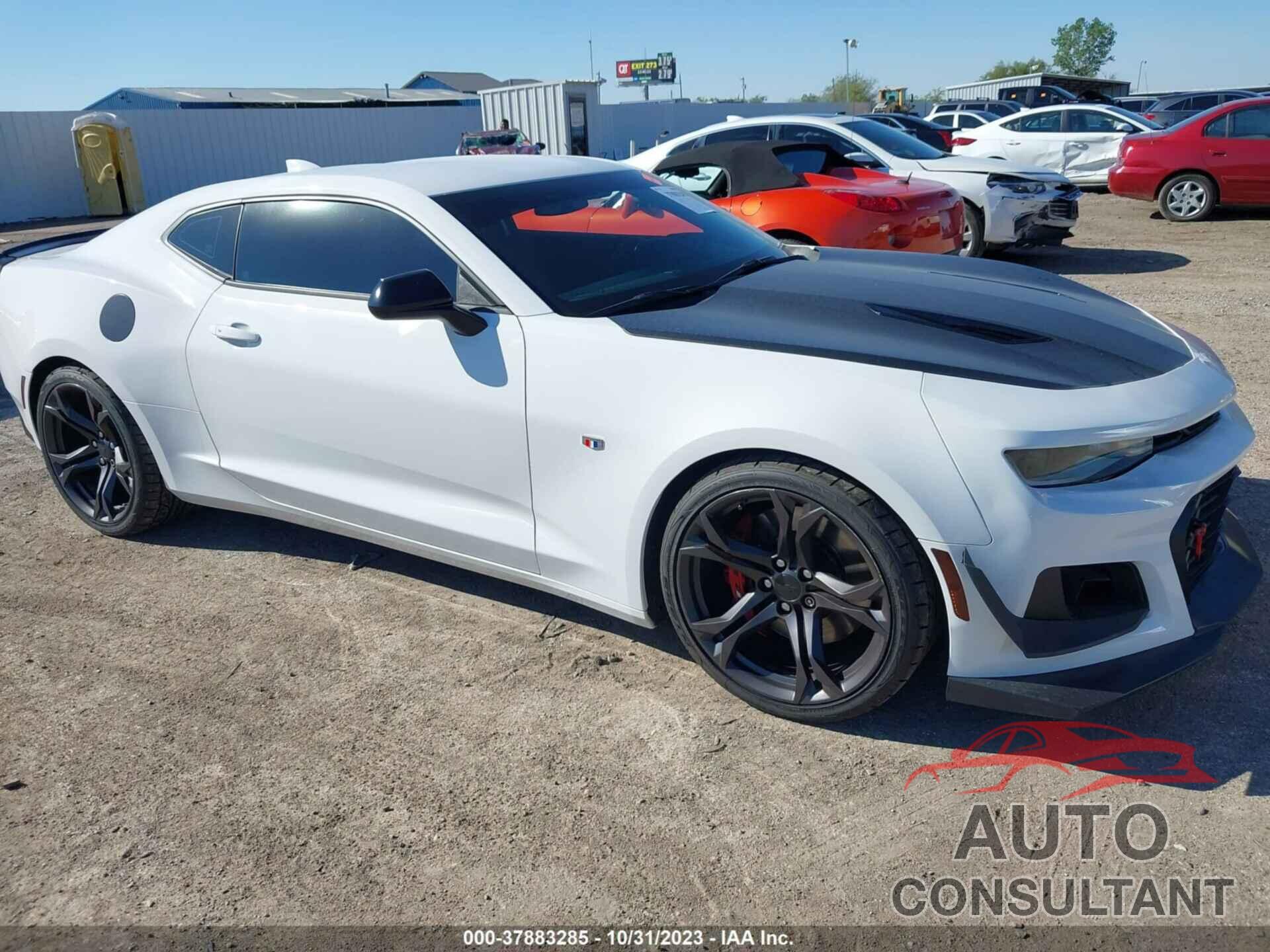 CHEVROLET CAMARO 2018 - 1G1FE1R71J0176826