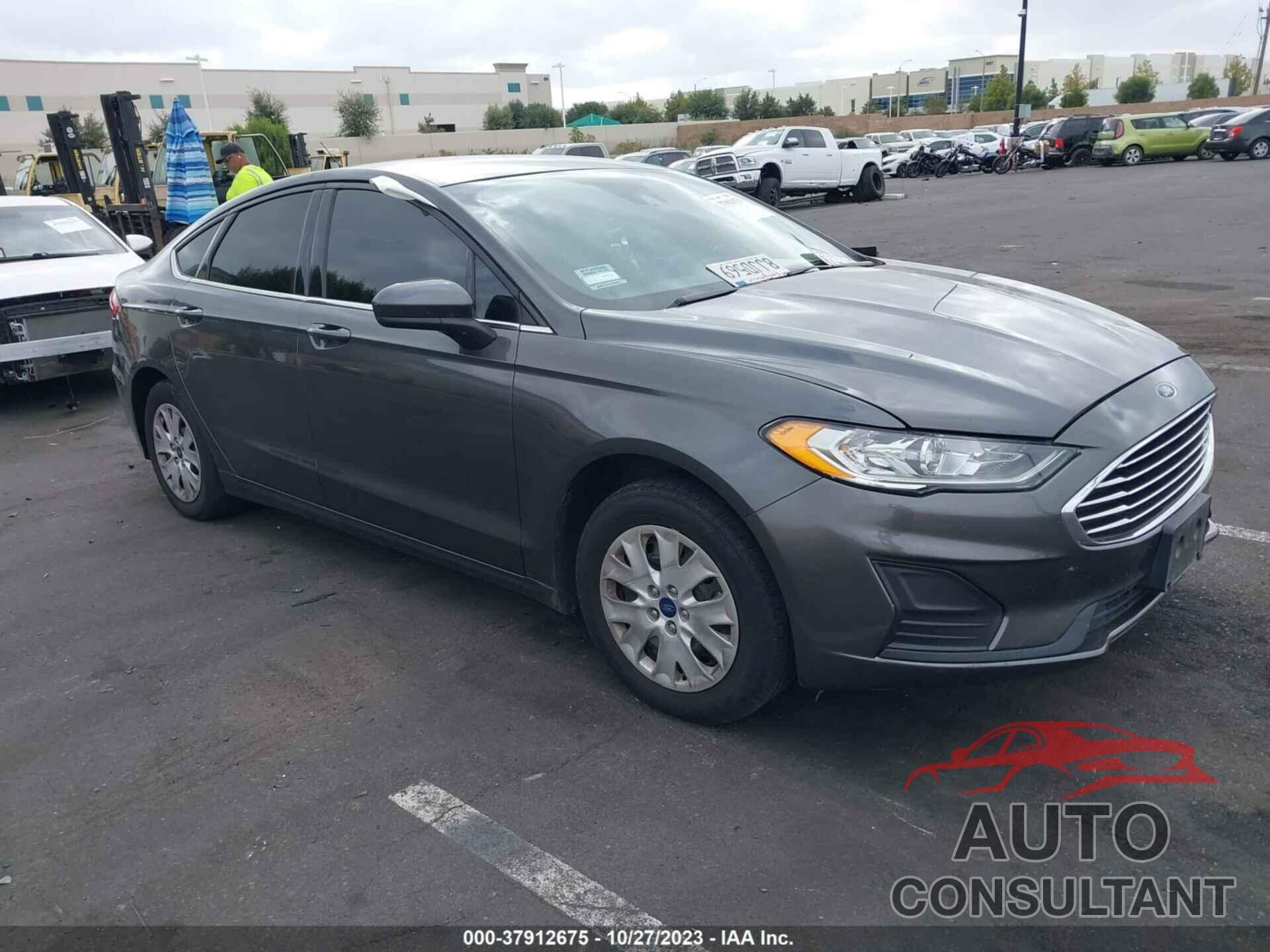 FORD FUSION 2019 - 3FA6P0G71KR149101