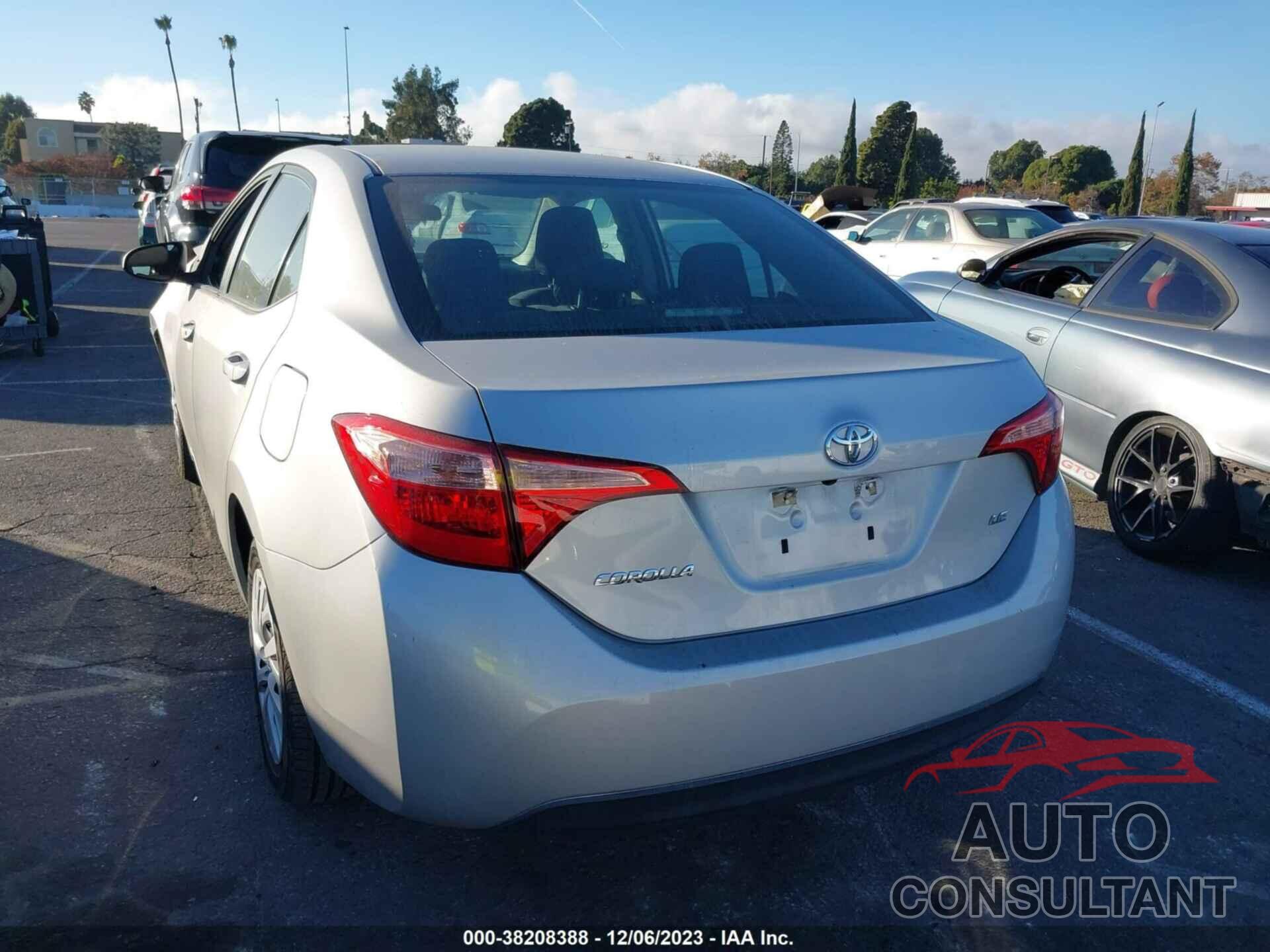 TOYOTA COROLLA 2018 - 5YFBURHE2JP848910