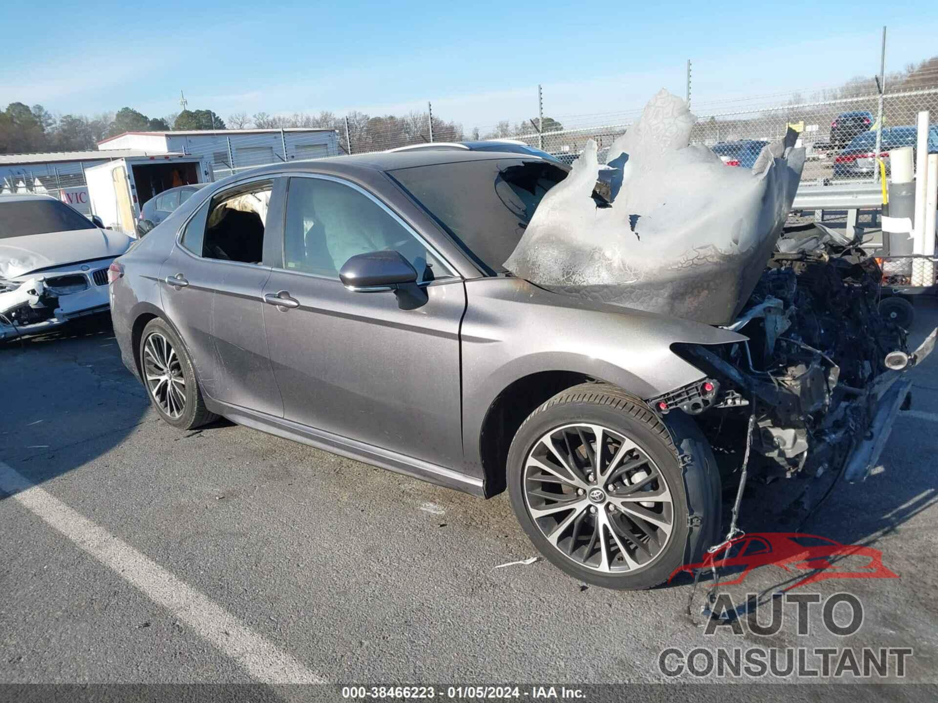 TOYOTA CAMRY 2018 - 4T1B11HK4JU037110