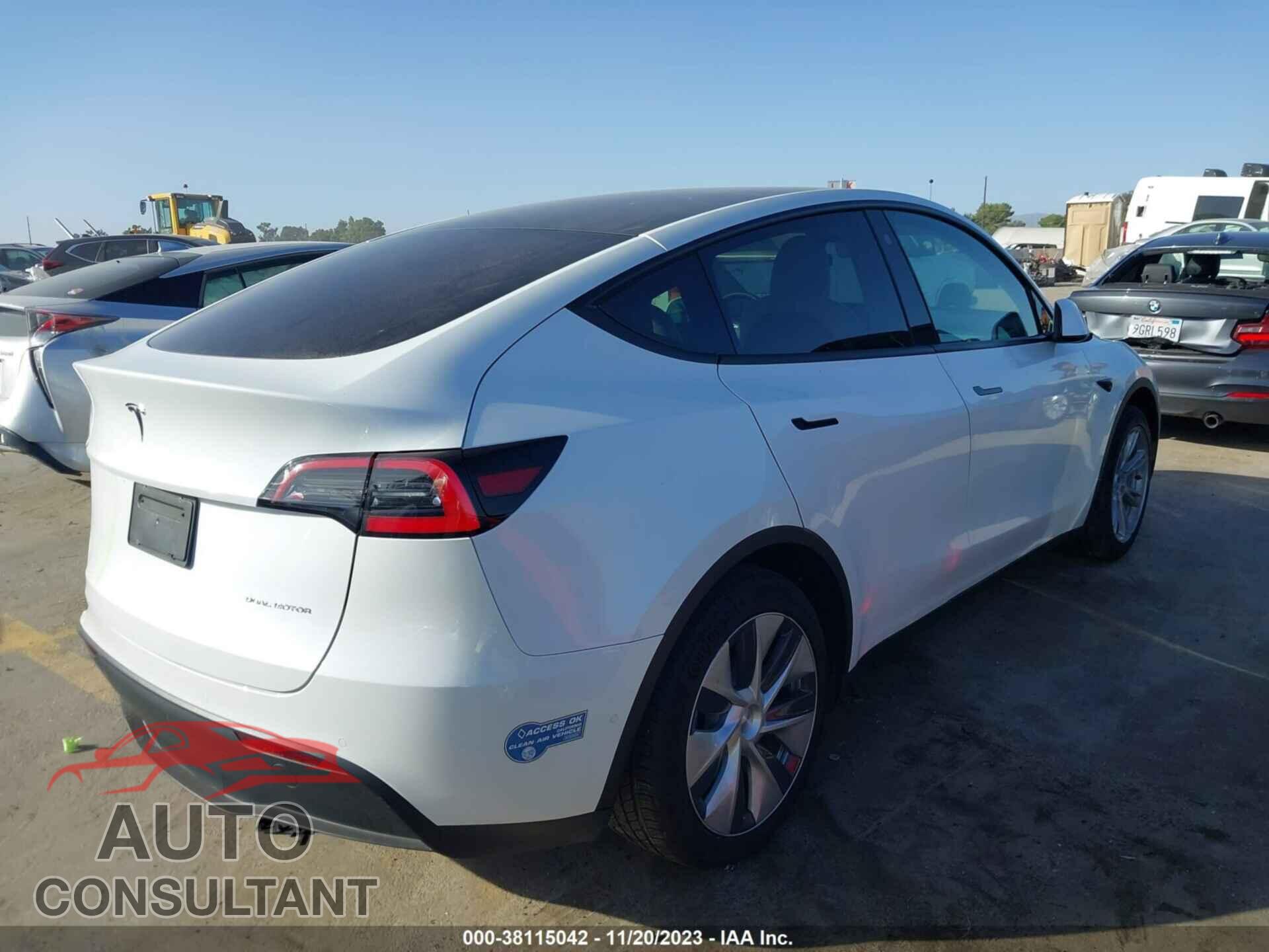 TESLA MODEL Y 2021 - 5YJYGDEEXMF121975