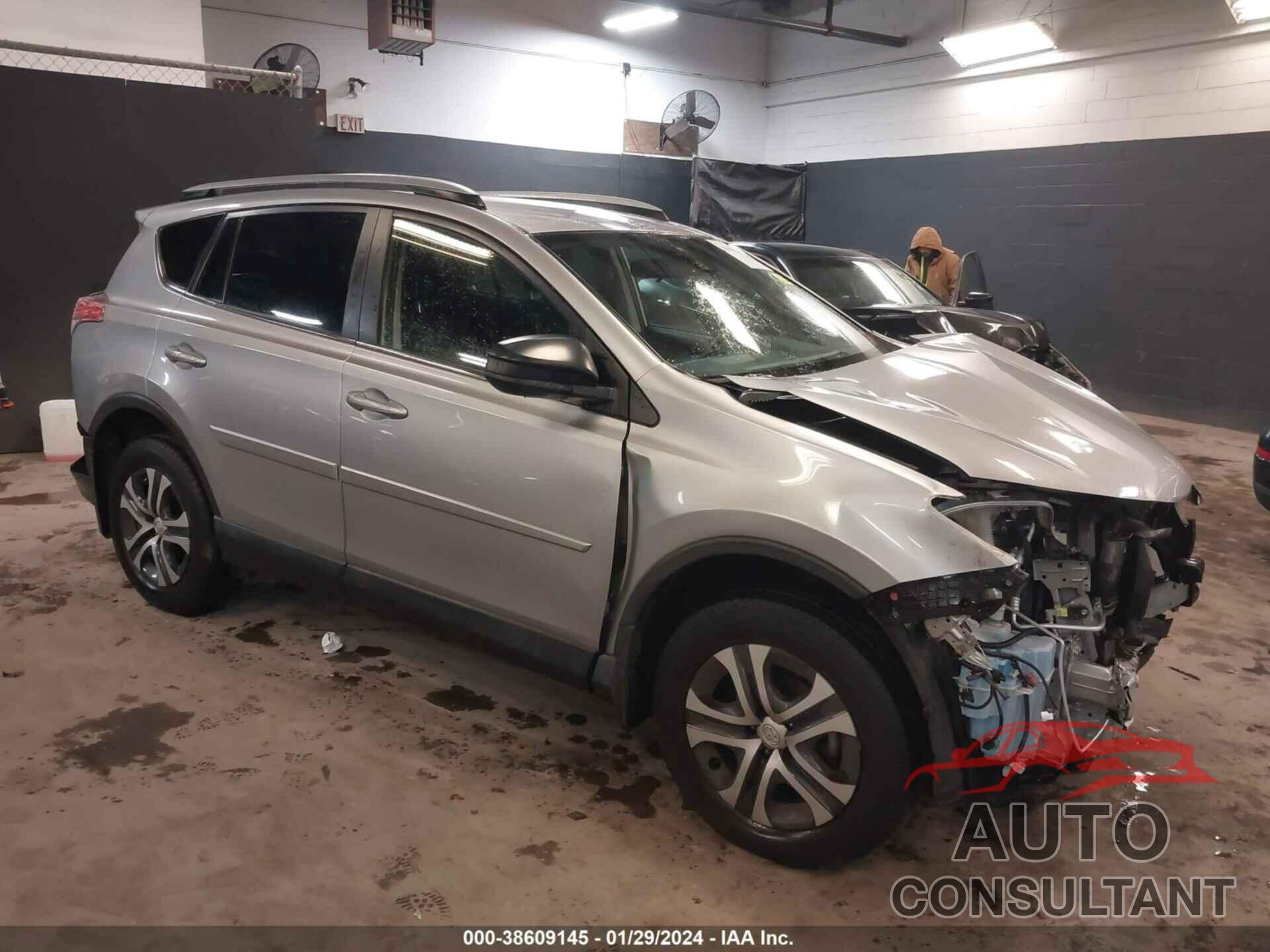TOYOTA RAV4 2018 - JTMBFREV2JJ216654