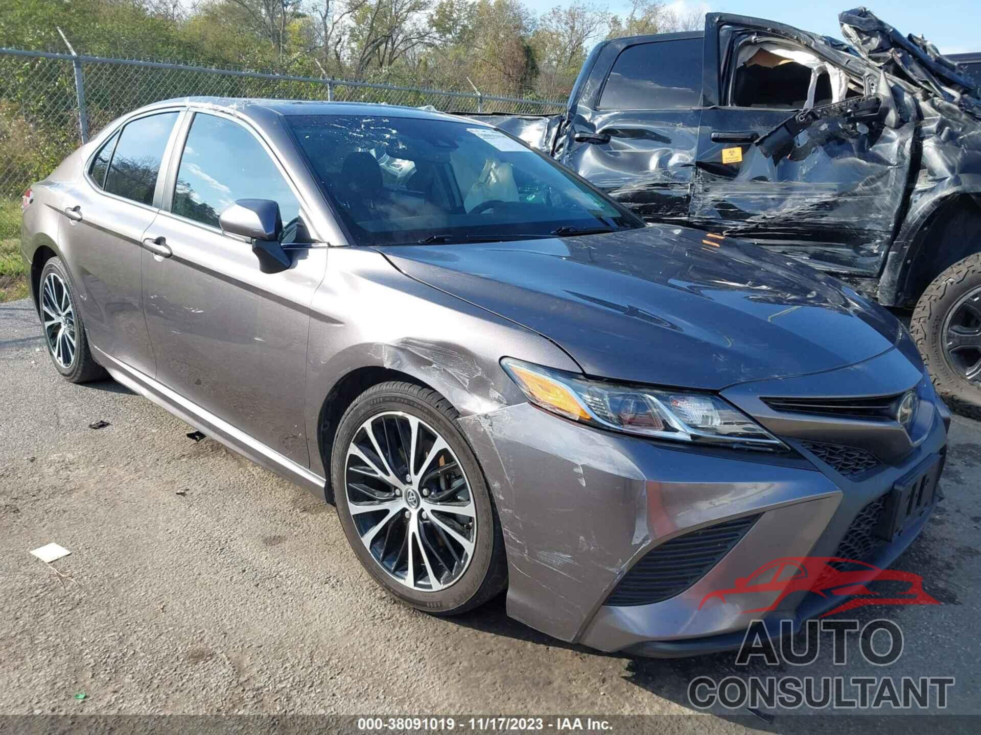 TOYOTA CAMRY 2018 - 4T1B11HK8JU630064