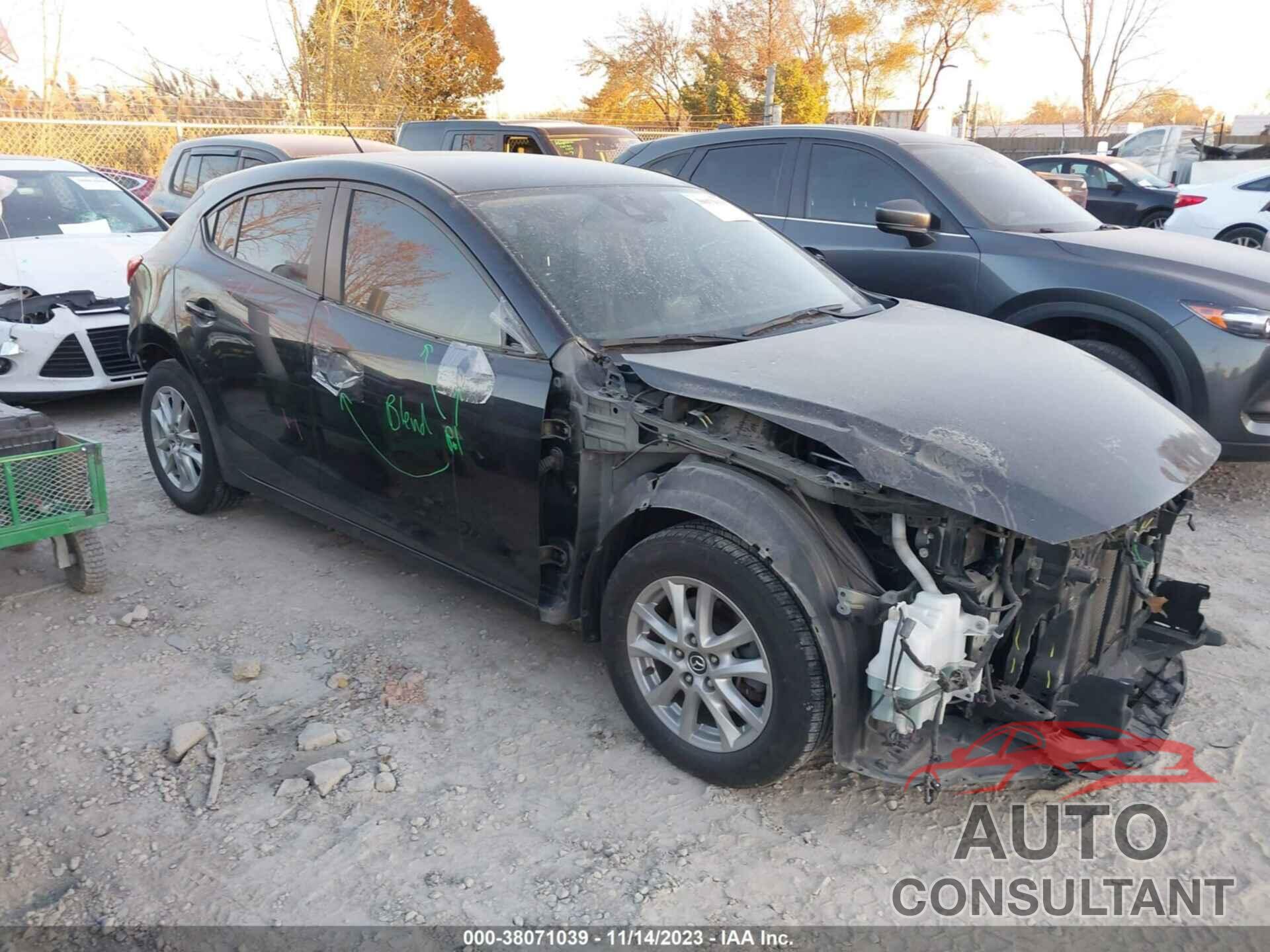 MAZDA MAZDA3 2018 - 3MZBN1K74JM265946