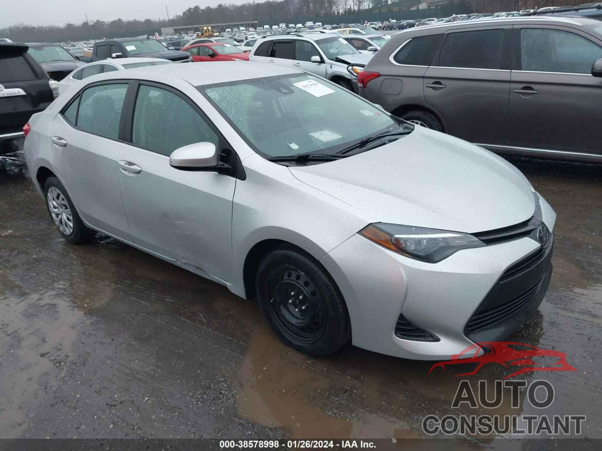 TOYOTA COROLLA 2018 - 5YFBURHE0JP777447