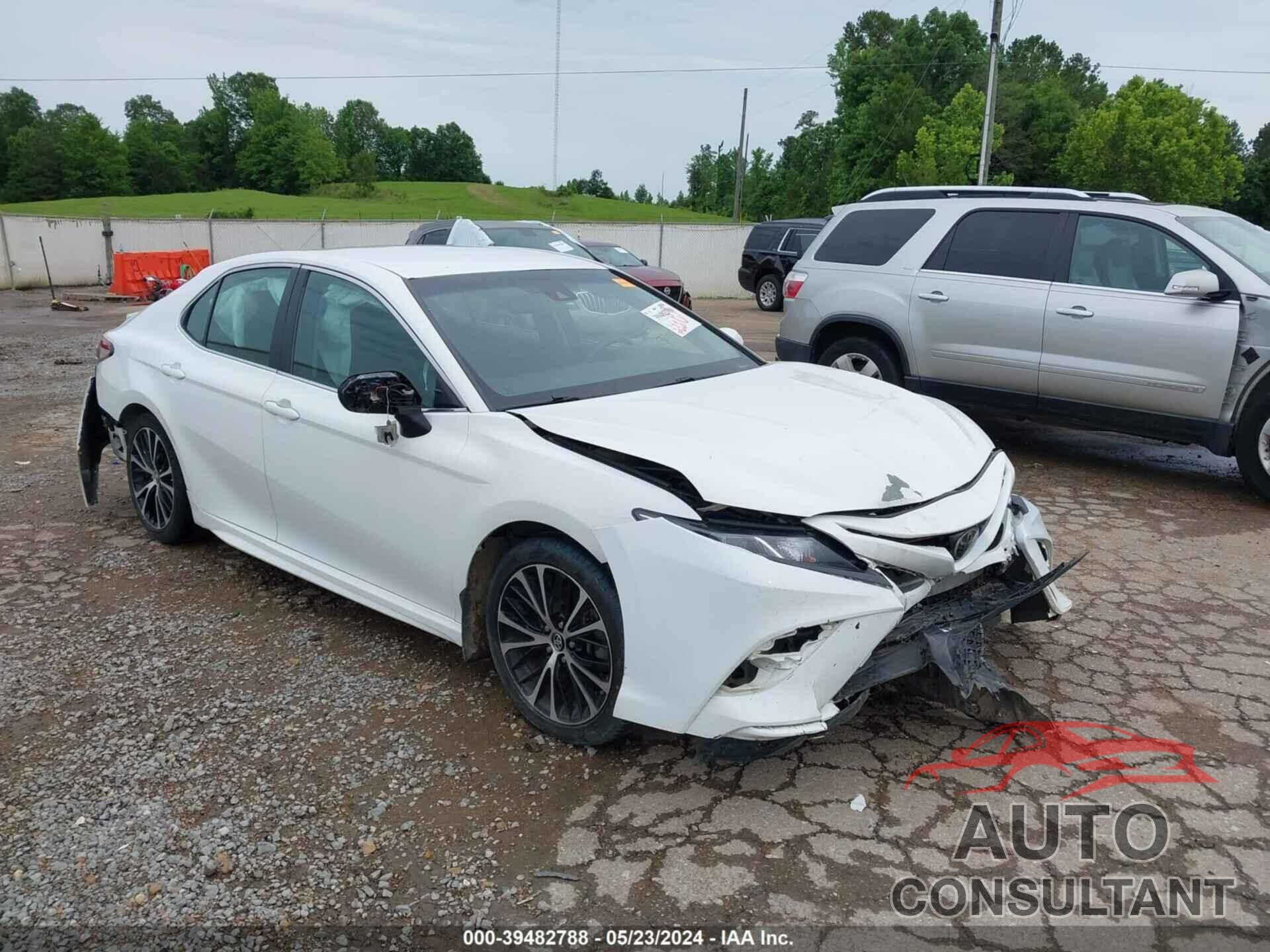 TOYOTA CAMRY 2018 - 4T1B11HK0JU101241