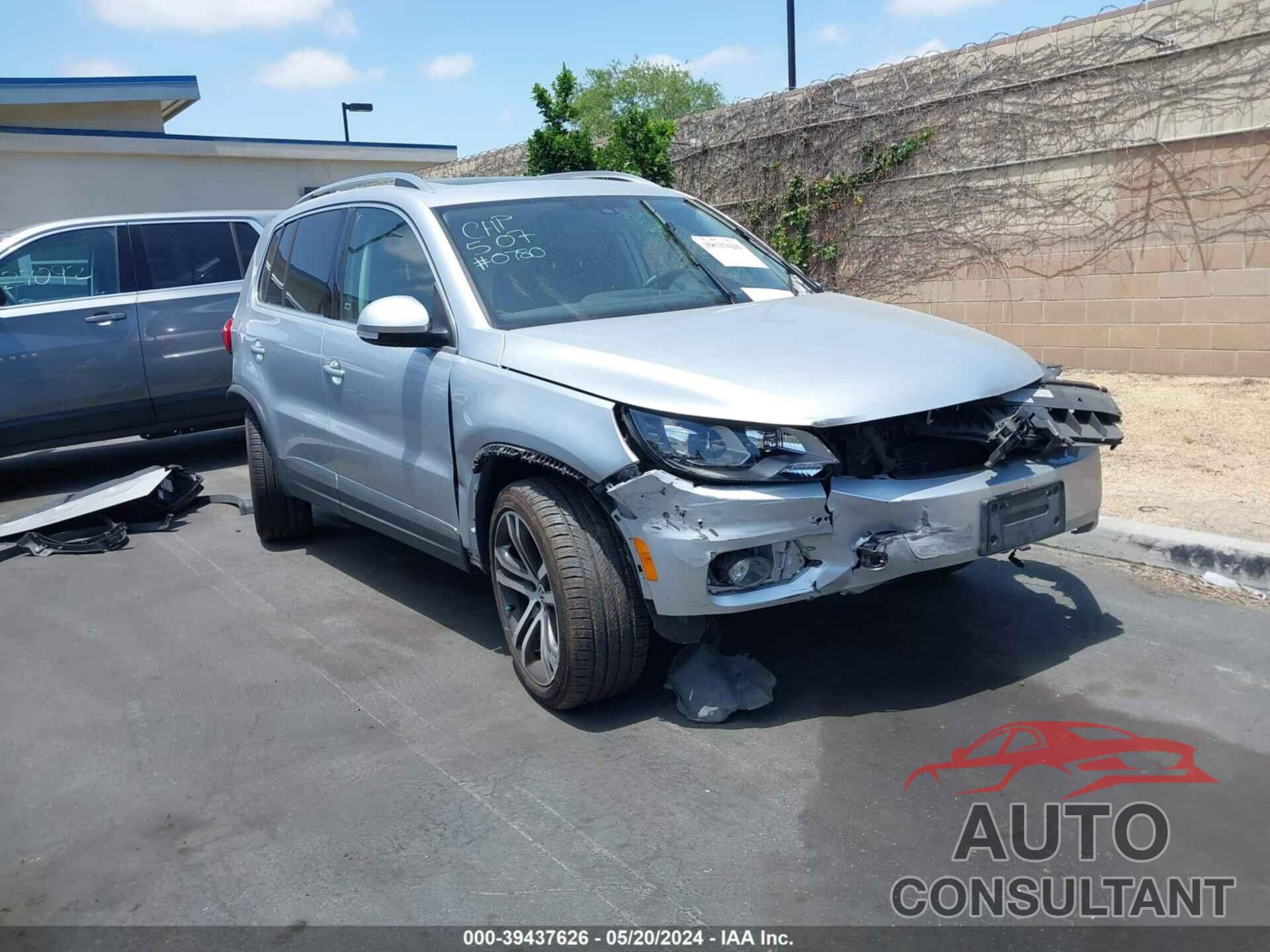 VOLKSWAGEN TIGUAN 2017 - WVGVV7AX3HK030780