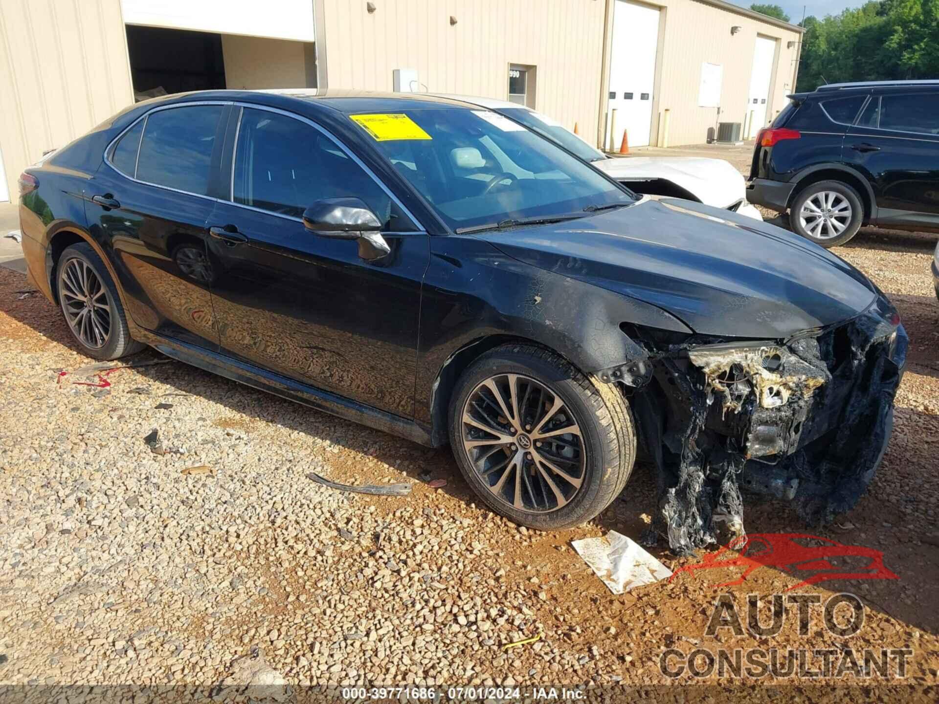 TOYOTA CAMRY 2018 - 4T1B11HK3JU634460