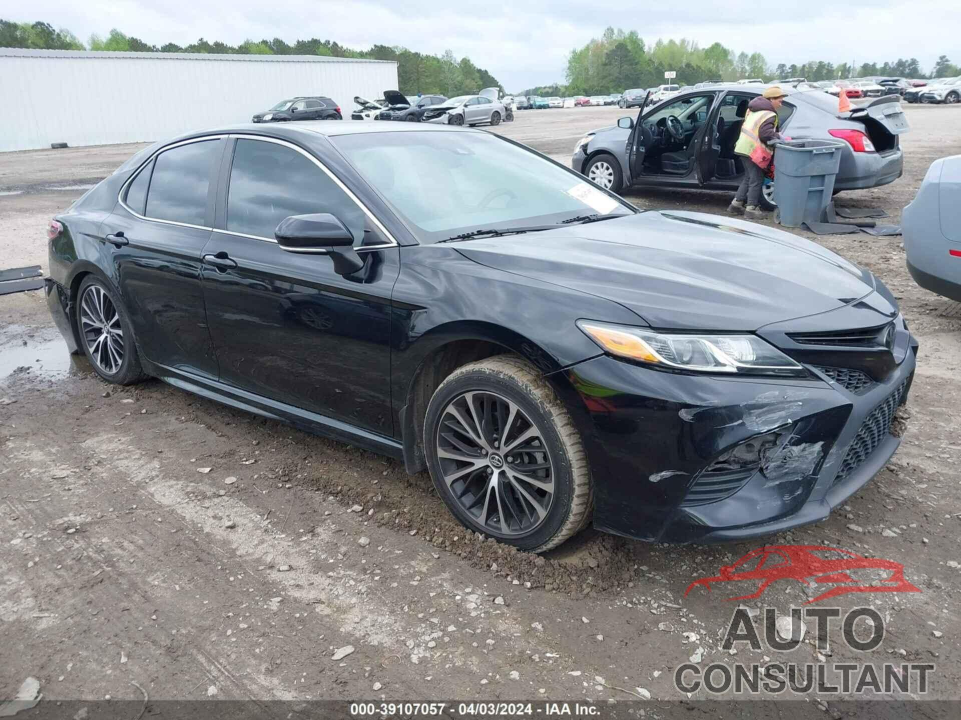 TOYOTA CAMRY 2018 - 4T1B11HK2JU584828