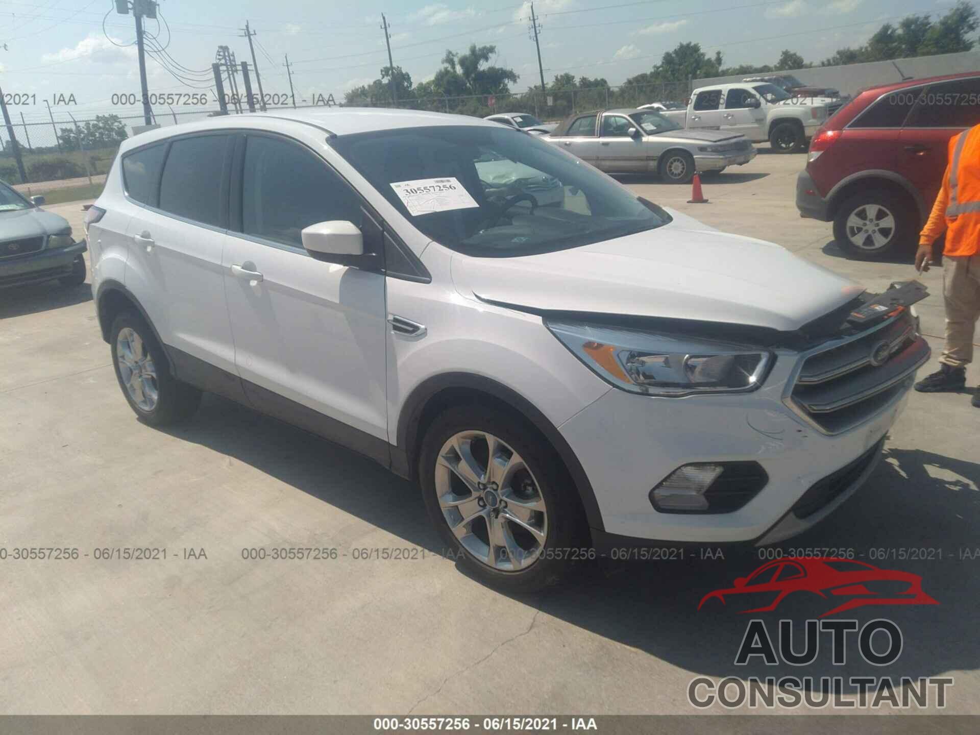 FORD ESCAPE 2017 - 1FMCU0GD6HUF06927