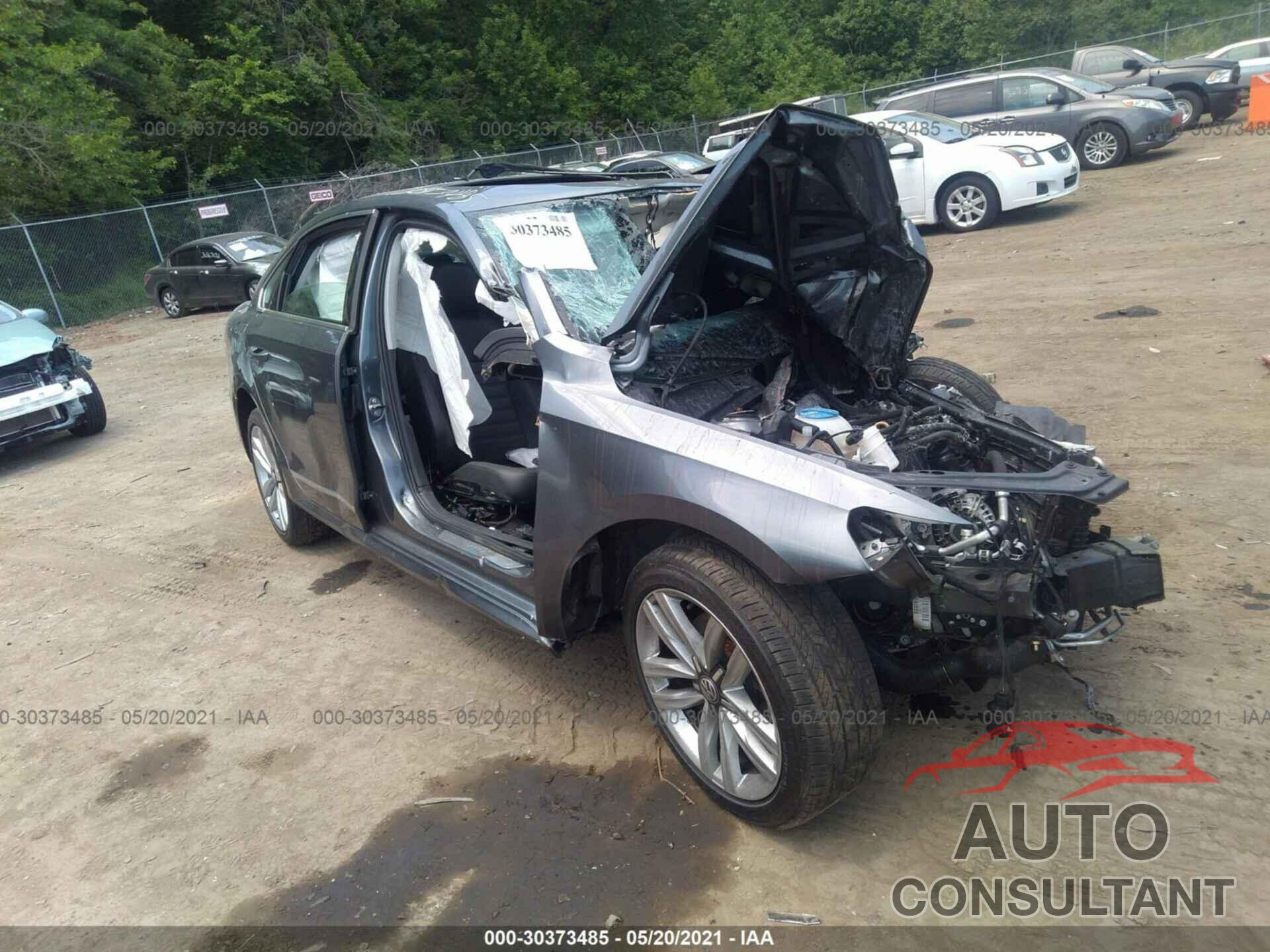 VOLKSWAGEN PASSAT 2017 - 1VWCT7A33HC082724