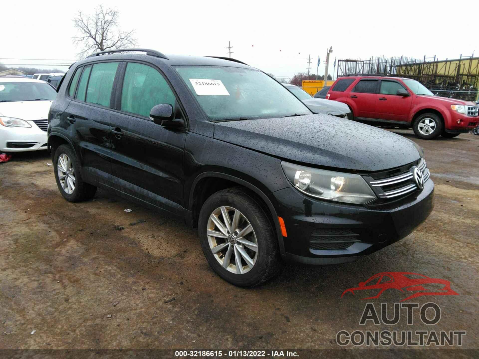 VOLKSWAGEN TIGUAN LIMITED 2018 - WVGBV7AX0JK001035