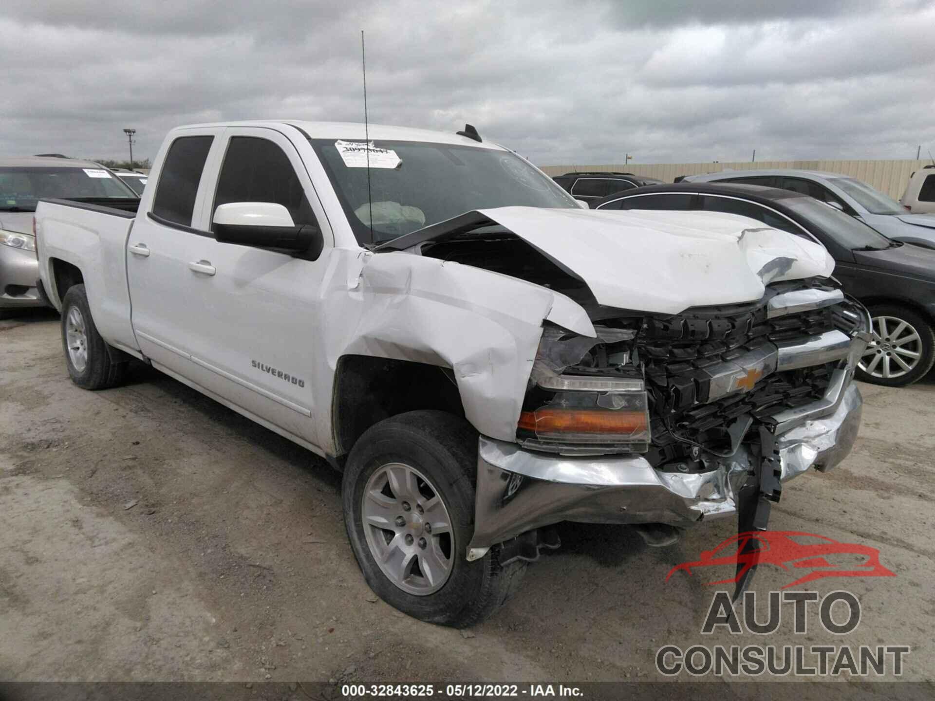 CHEVROLET SILVERADO 1500 2018 - 1GCRCREH3JZ170643