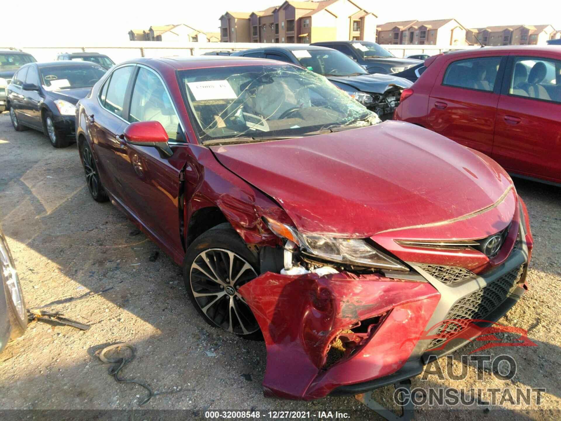 TOYOTA CAMRY 2018 - 4T1B11HK7JU510031