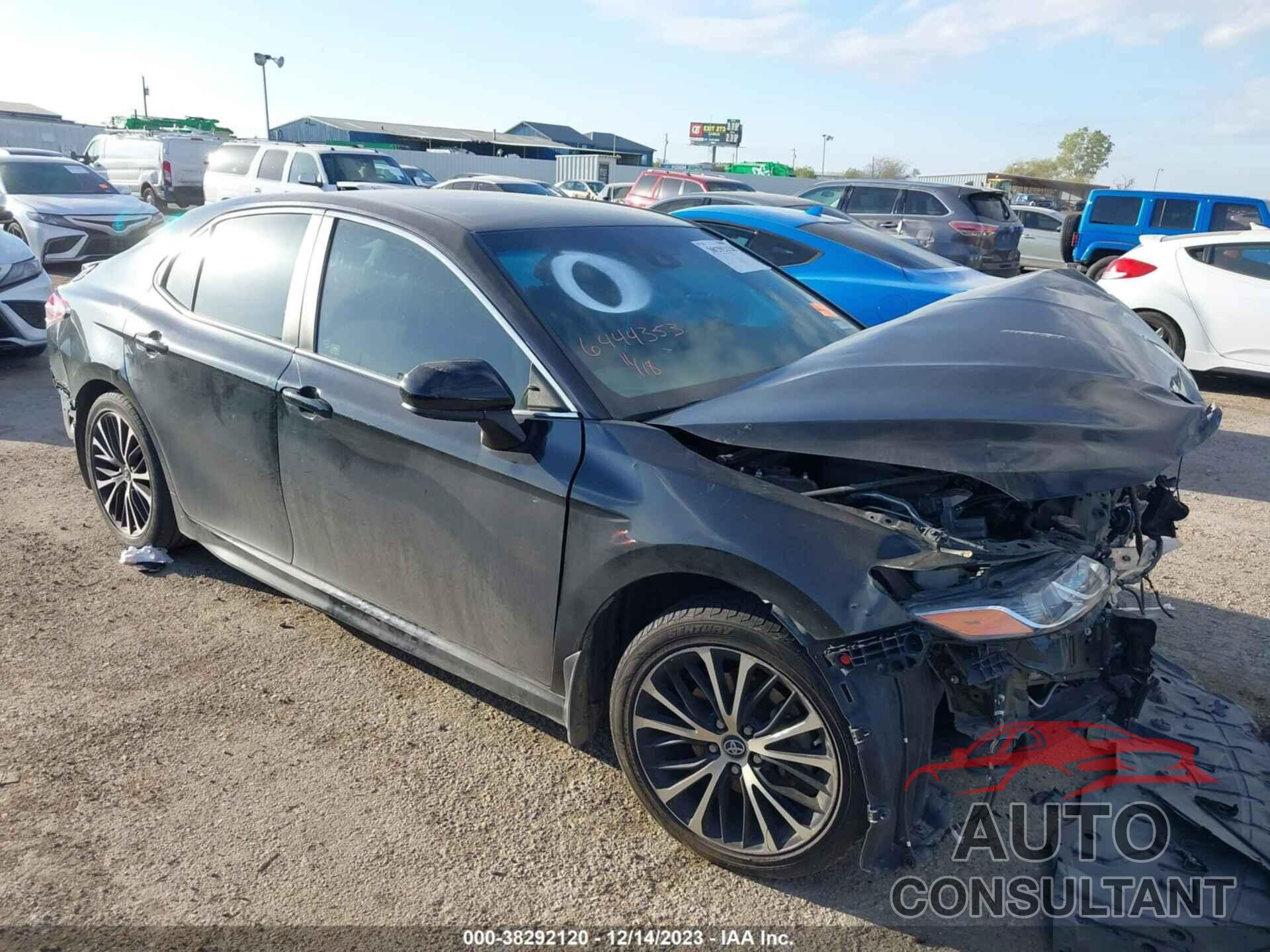TOYOTA CAMRY 2018 - 4T1B11HKXJU612701