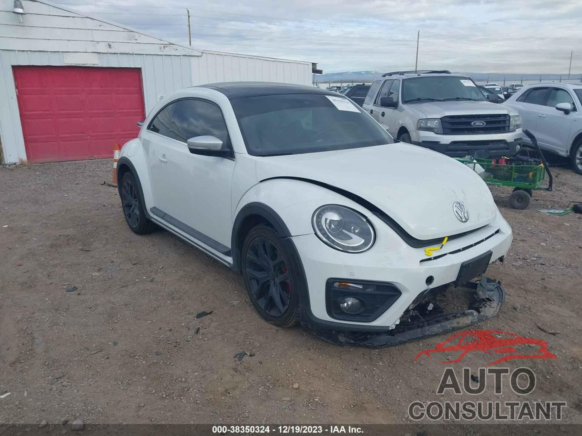 VOLKSWAGEN BEETLE 2018 - 3VWSD7ATXJM710324
