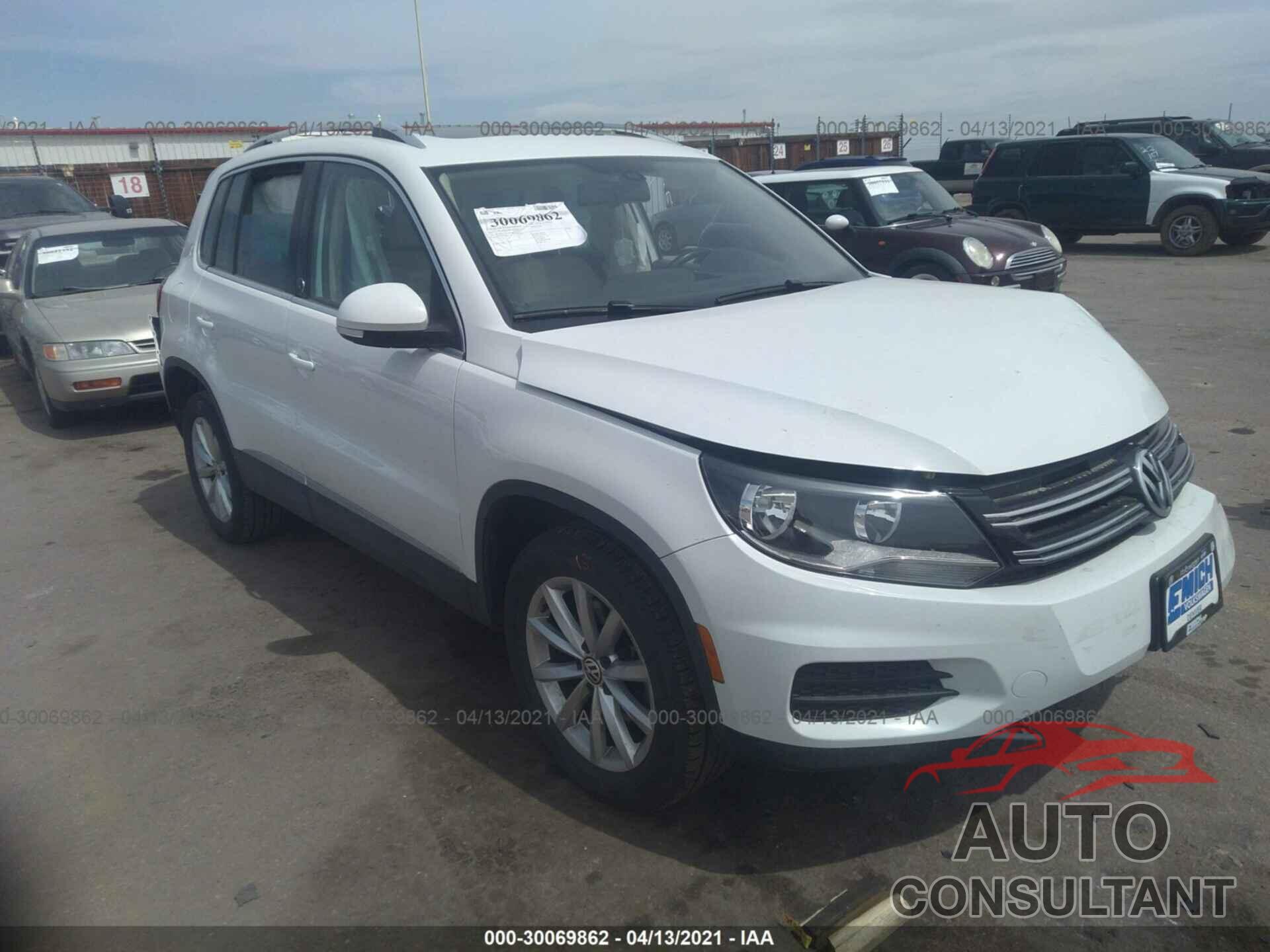 VOLKSWAGEN TIGUAN 2017 - WVGSV7AX3HK003940