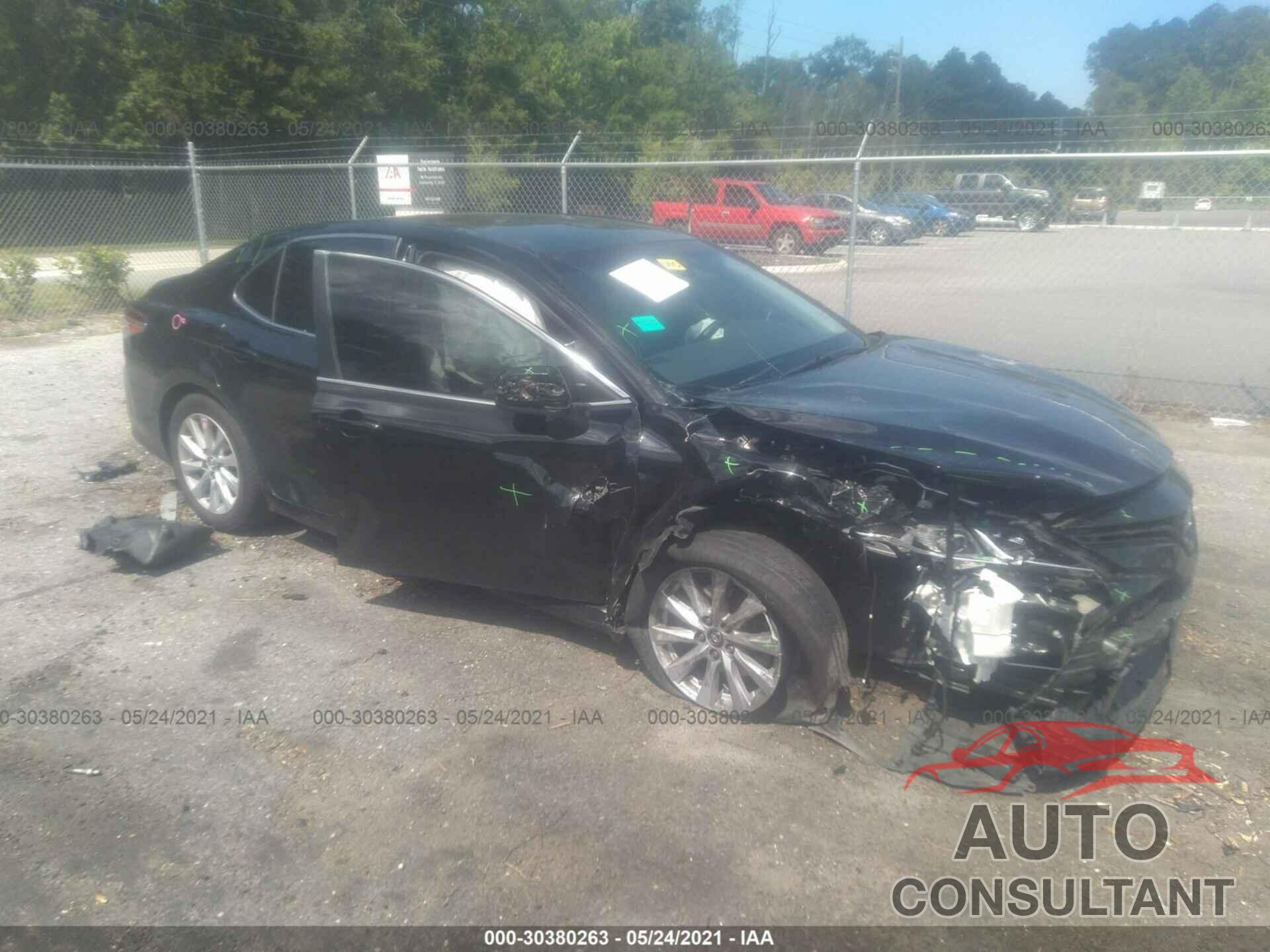 TOYOTA CAMRY 2018 - 4T1B11HK2JU154183