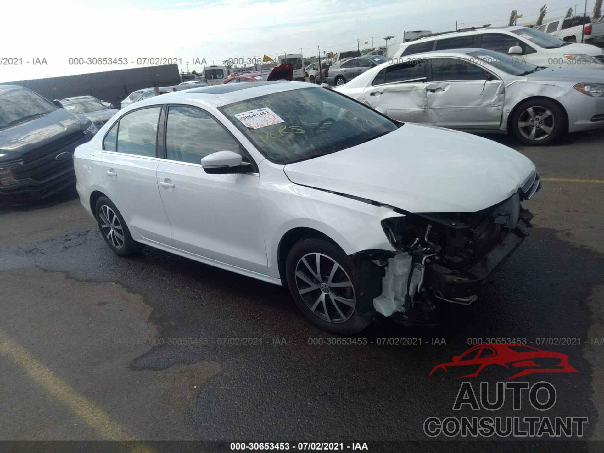 VOLKSWAGEN JETTA 2018 - 3VWDB7AJ5JM247473