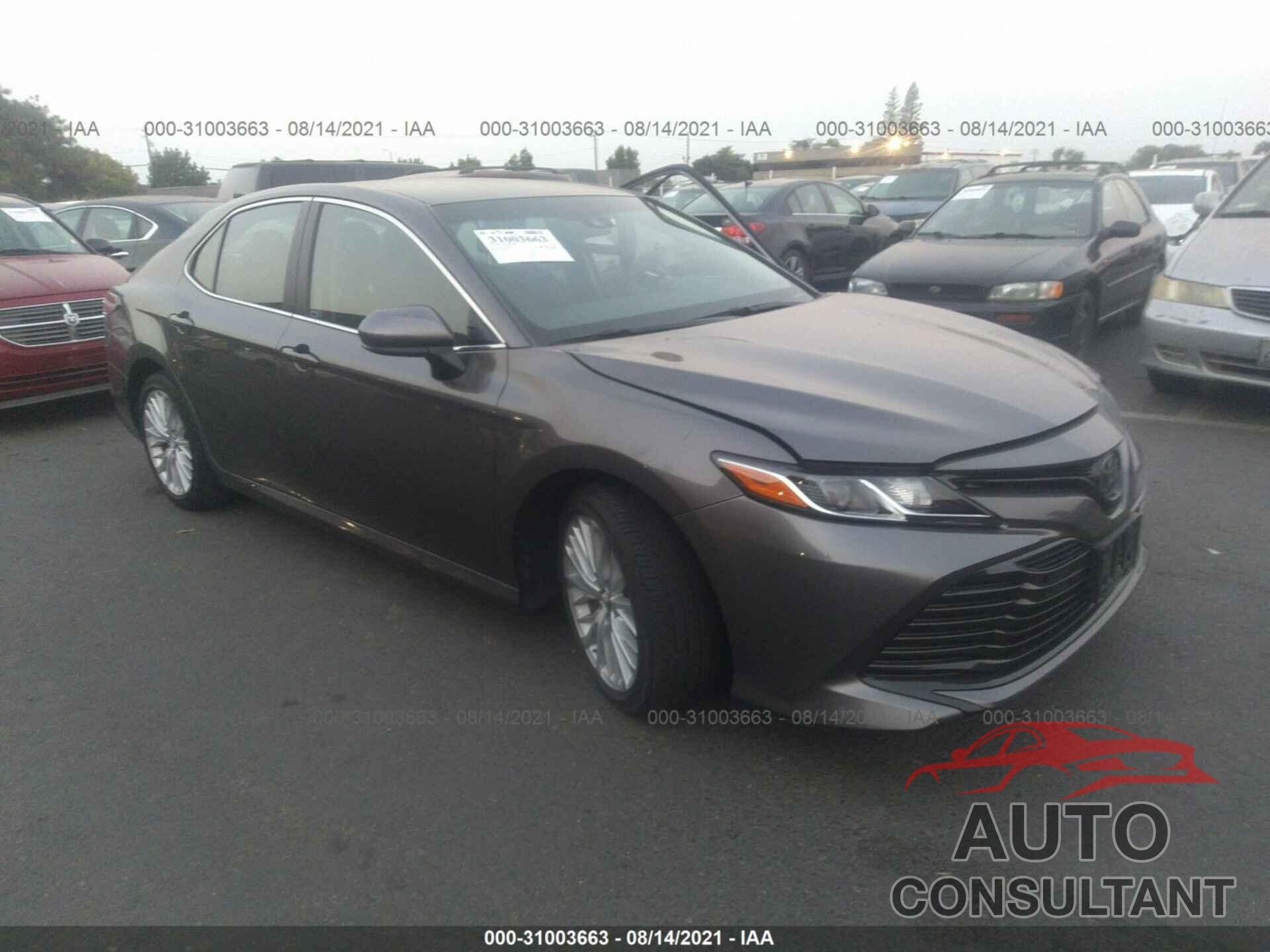 TOYOTA CAMRY 2018 - 4T1B11HK7JU551288
