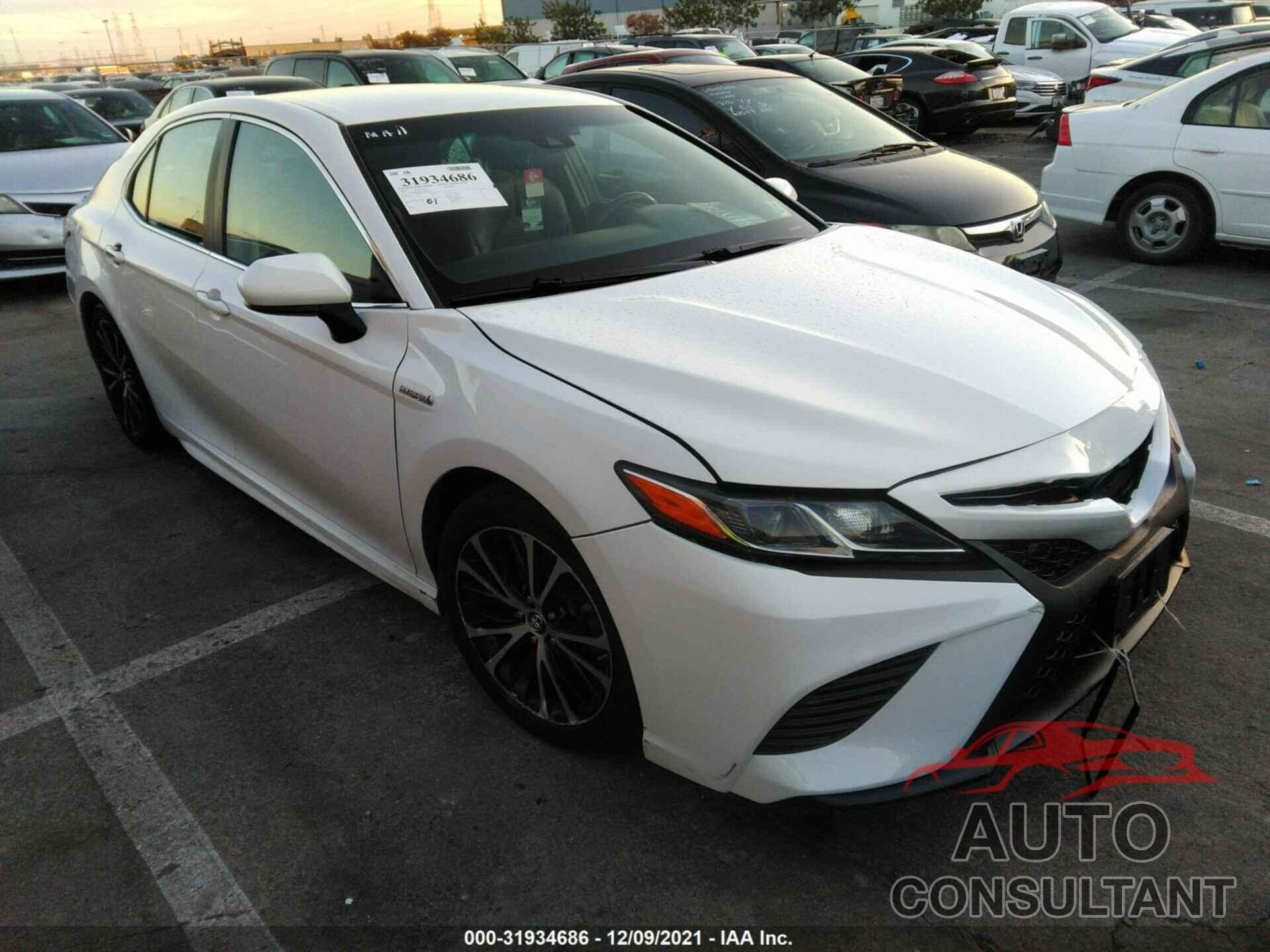 TOYOTA CAMRY 2018 - 4T1B21HK4JU505771
