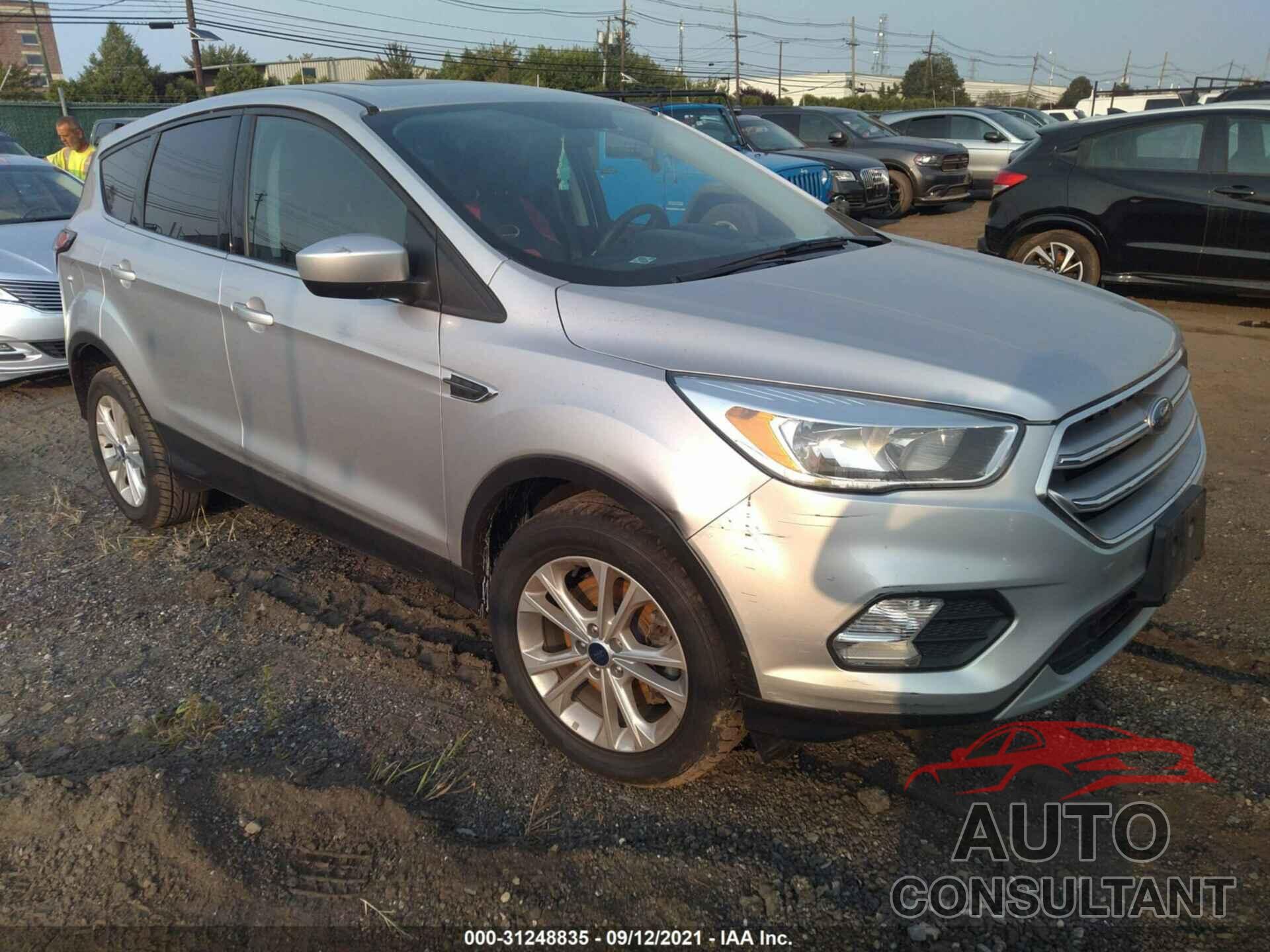 FORD ESCAPE 2017 - 1FMCU9G95HUD66806
