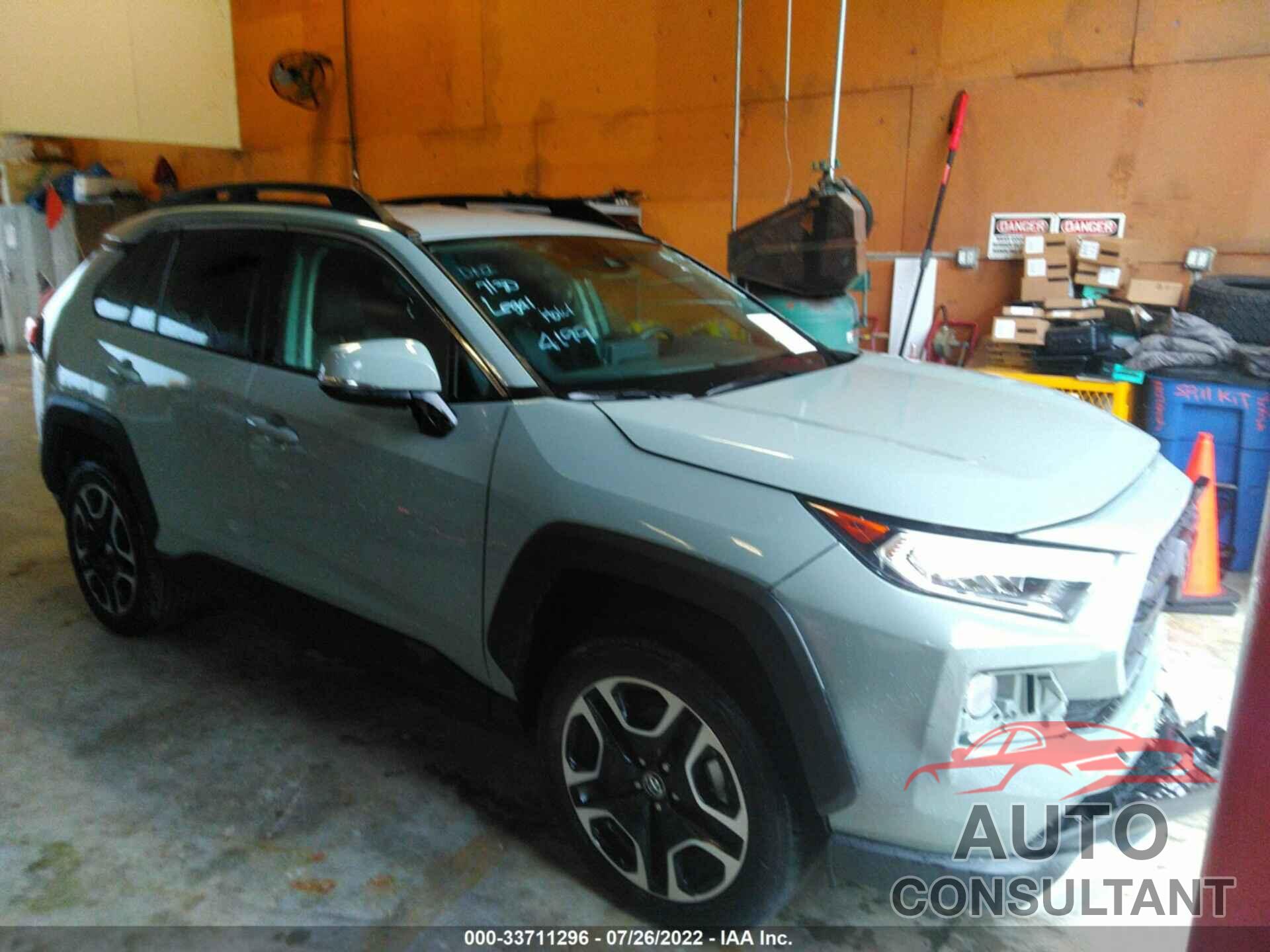 TOYOTA RAV4 2021 - 2T3J1RFV8MW144003