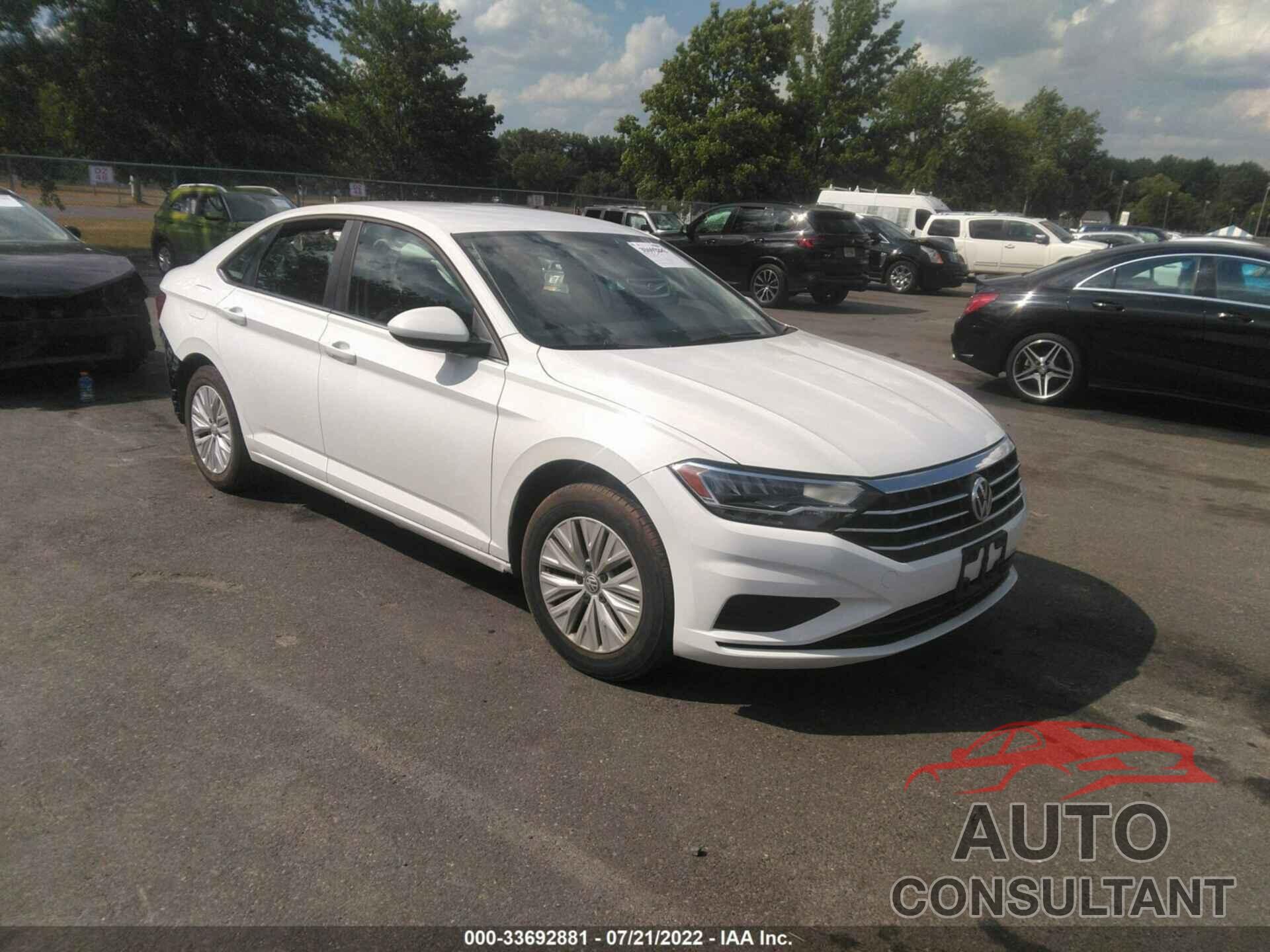 VOLKSWAGEN JETTA 2019 - 3VWC57BU1KM048028