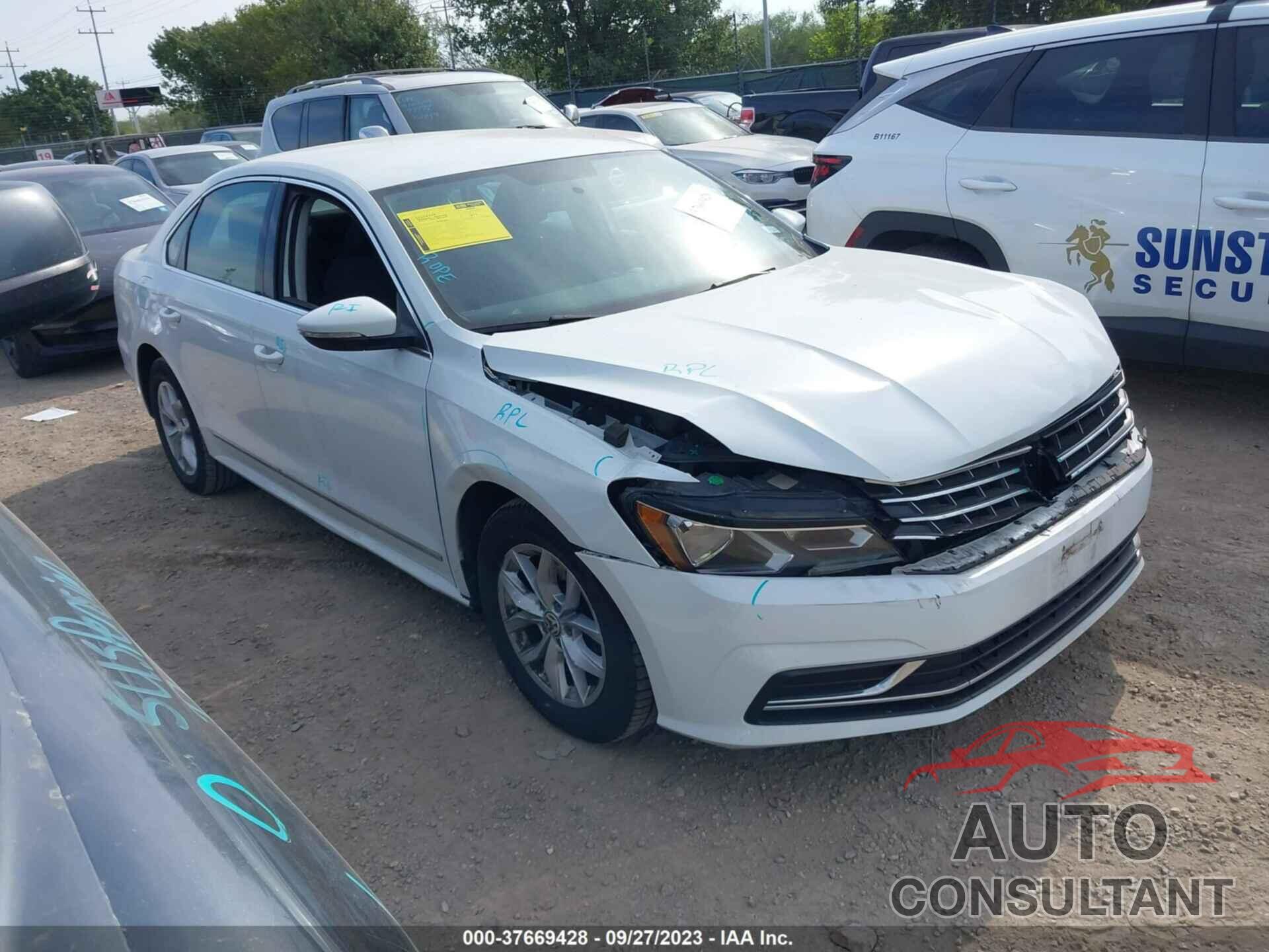 VOLKSWAGEN PASSAT 2017 - 1VWAT7A33HC011787