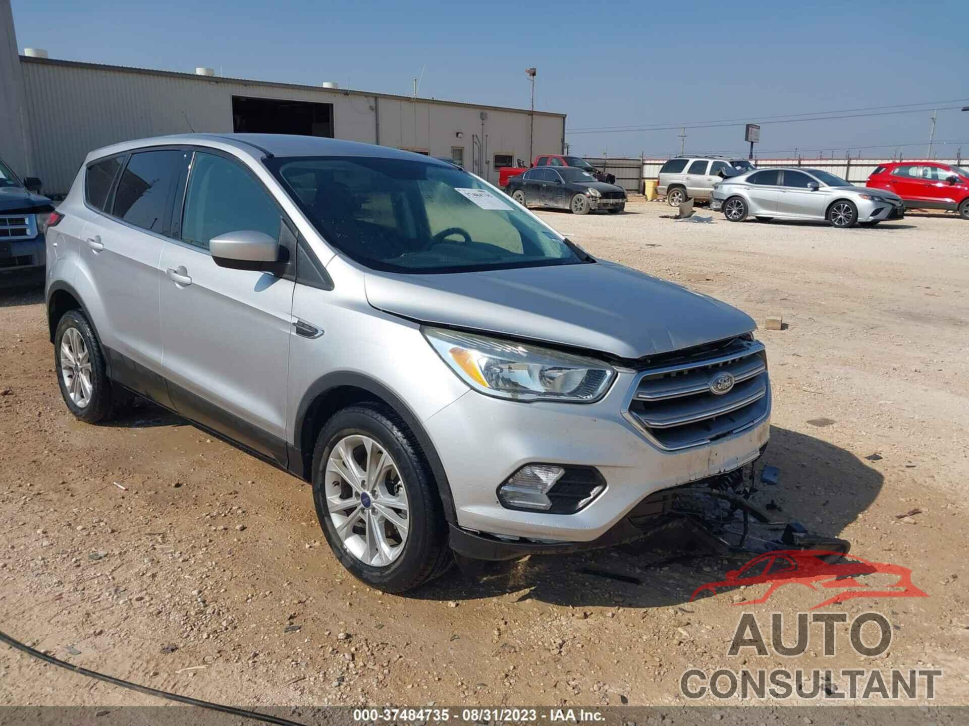 FORD ESCAPE 2017 - 1FMCU0GD4HUE07815