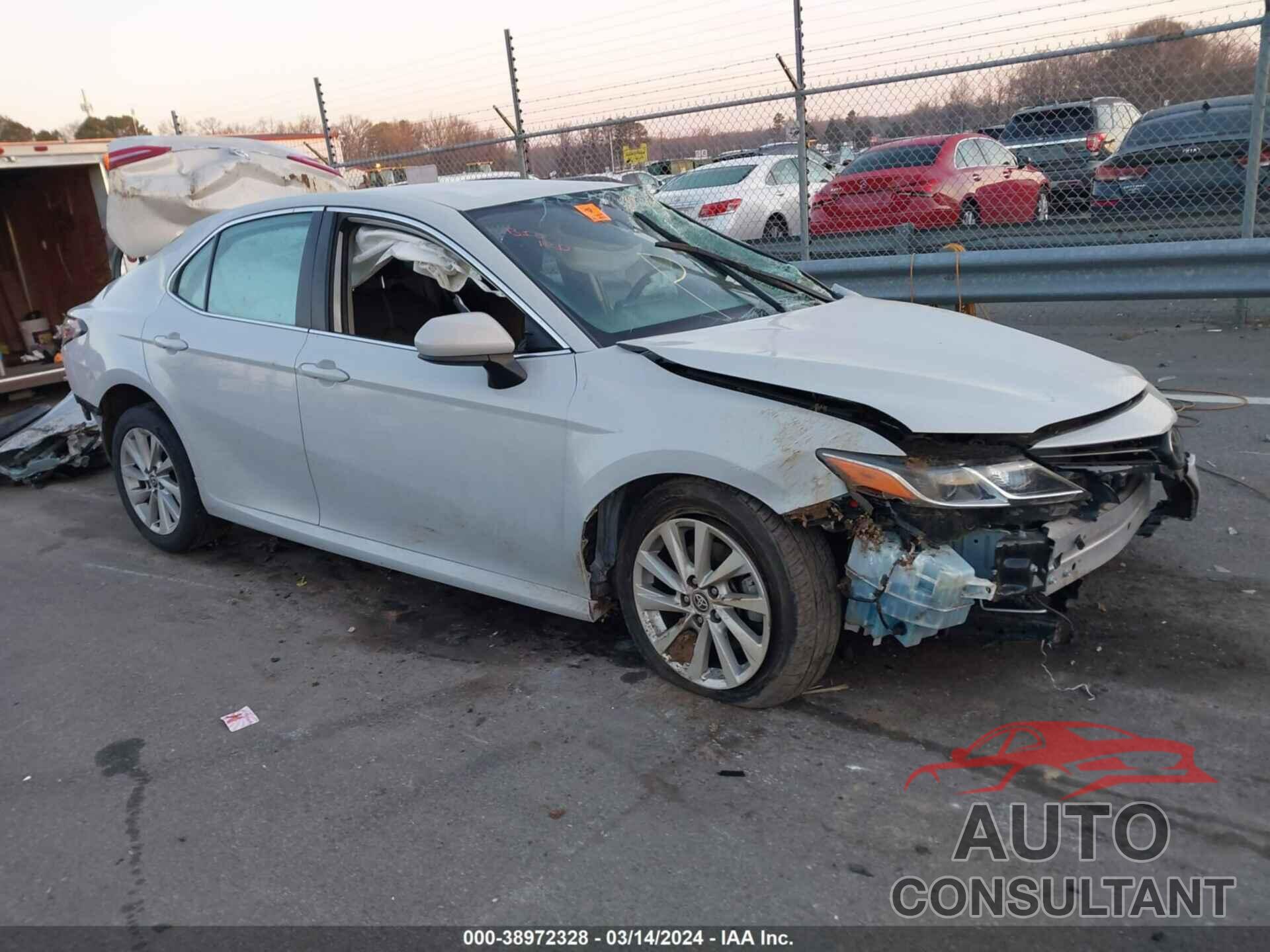 TOYOTA CAMRY 2022 - 4T1C11AK2NU023033
